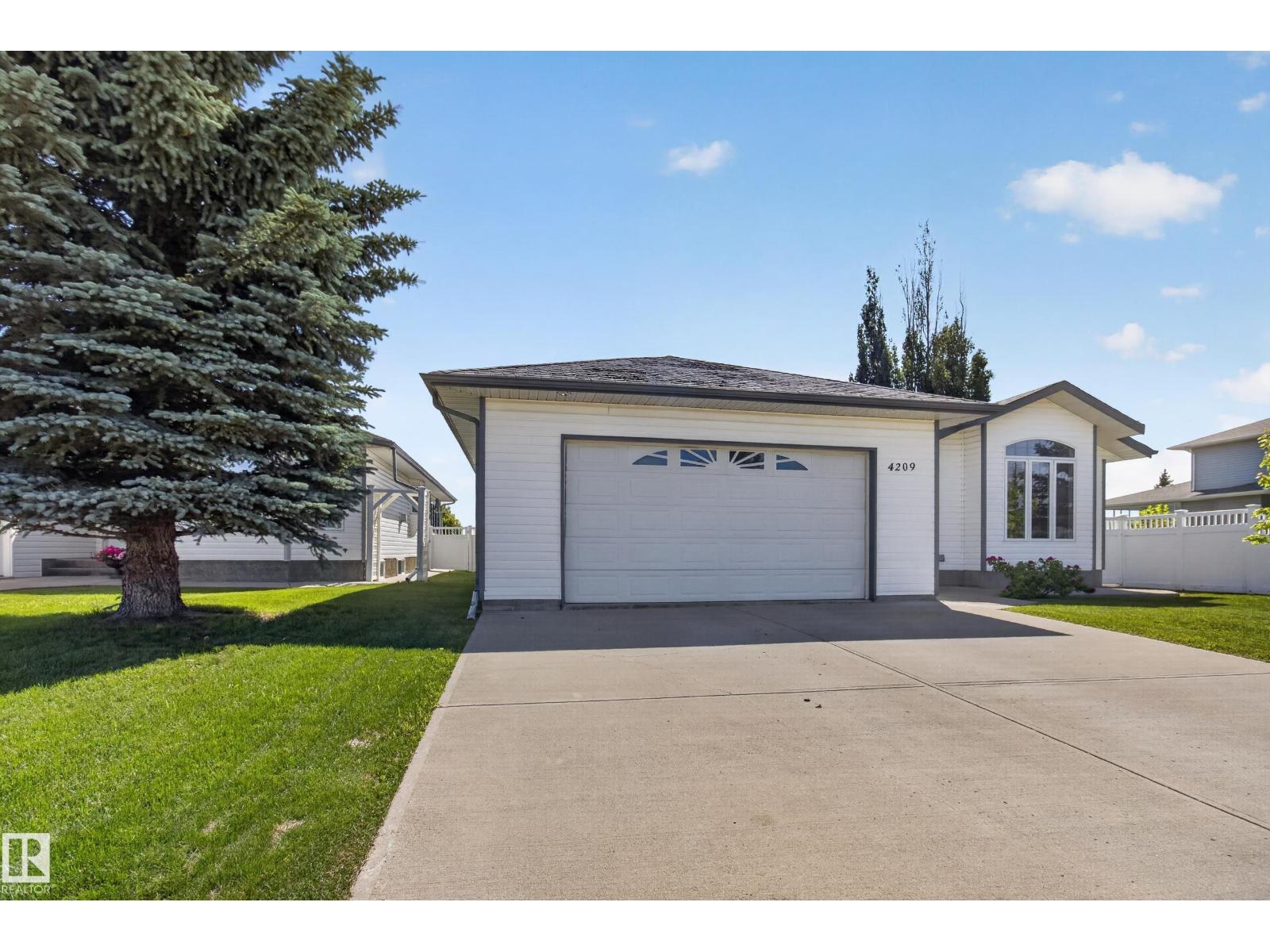 4209 46 St Property Photo 3