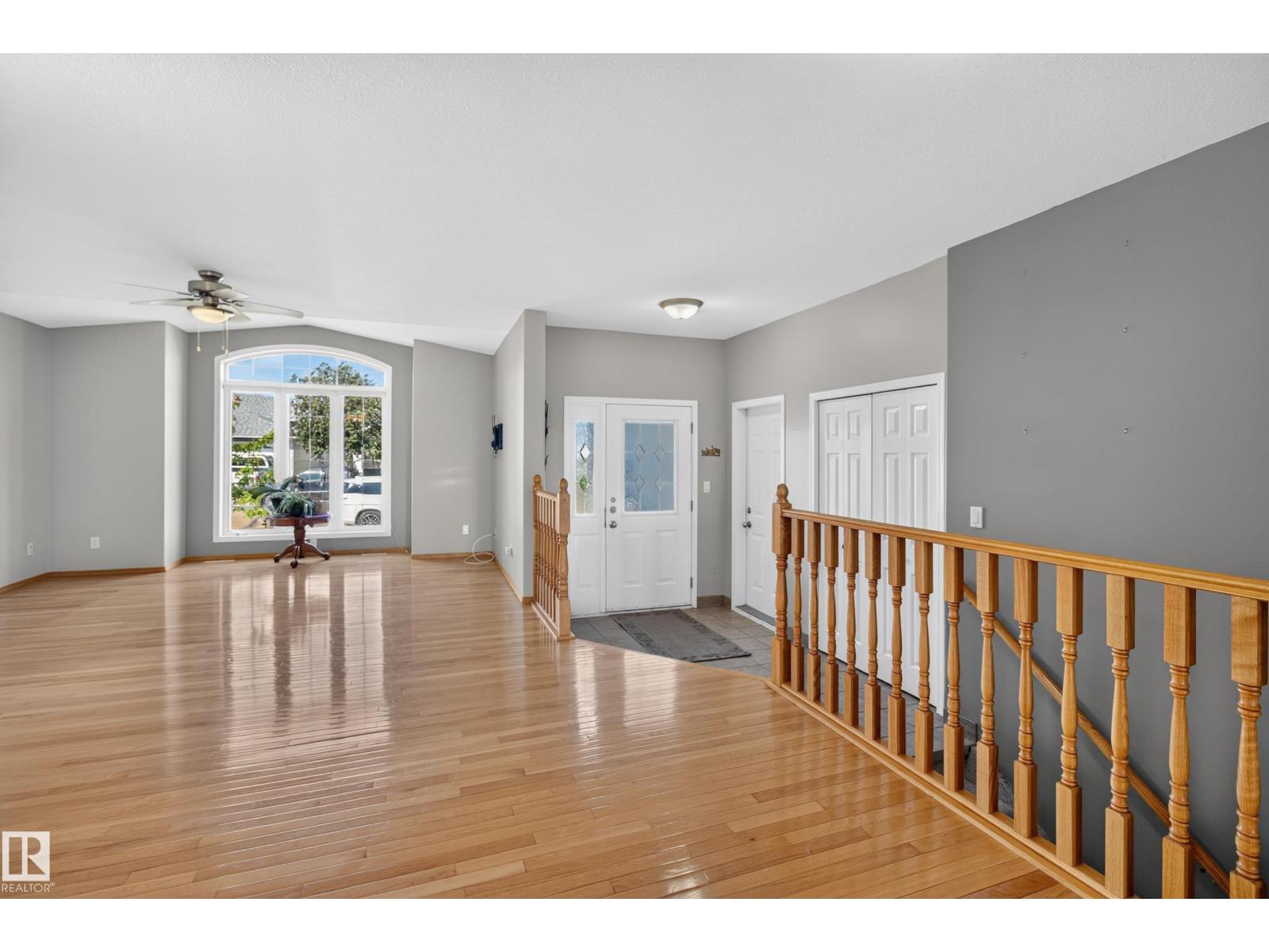 4209 46 St Property Photo 6