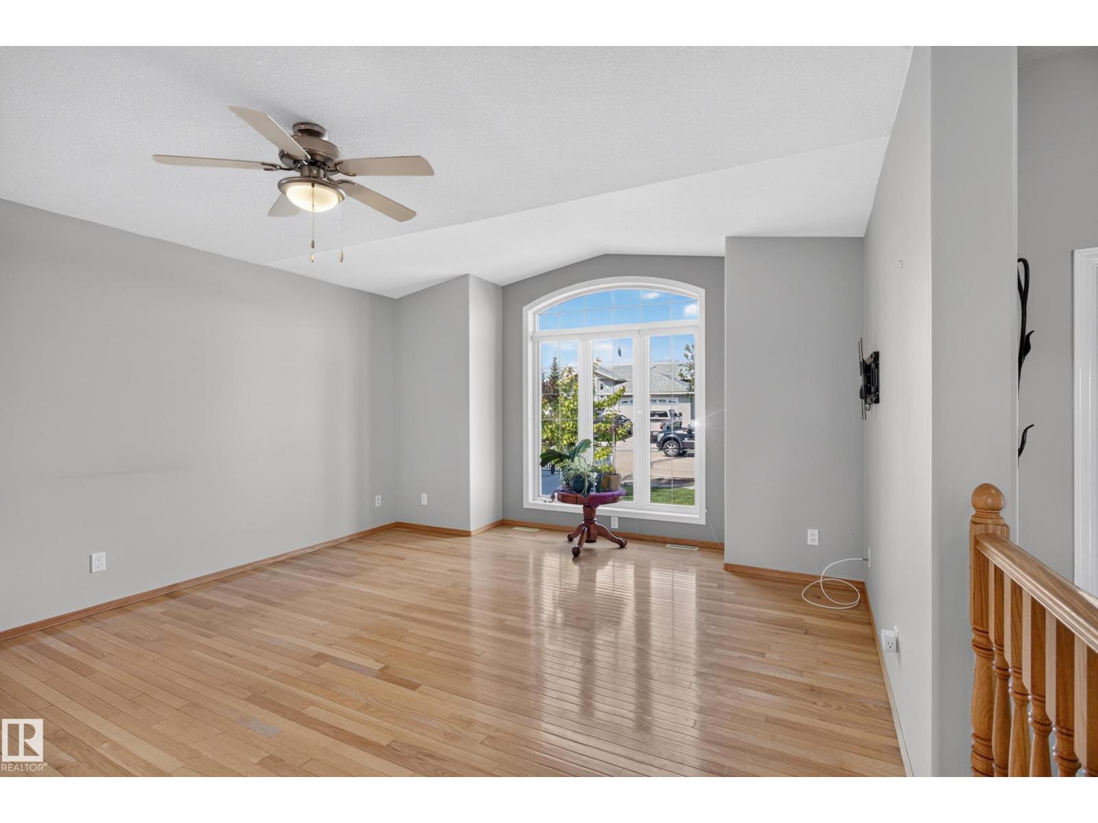 4209 46 St Property Photo 7