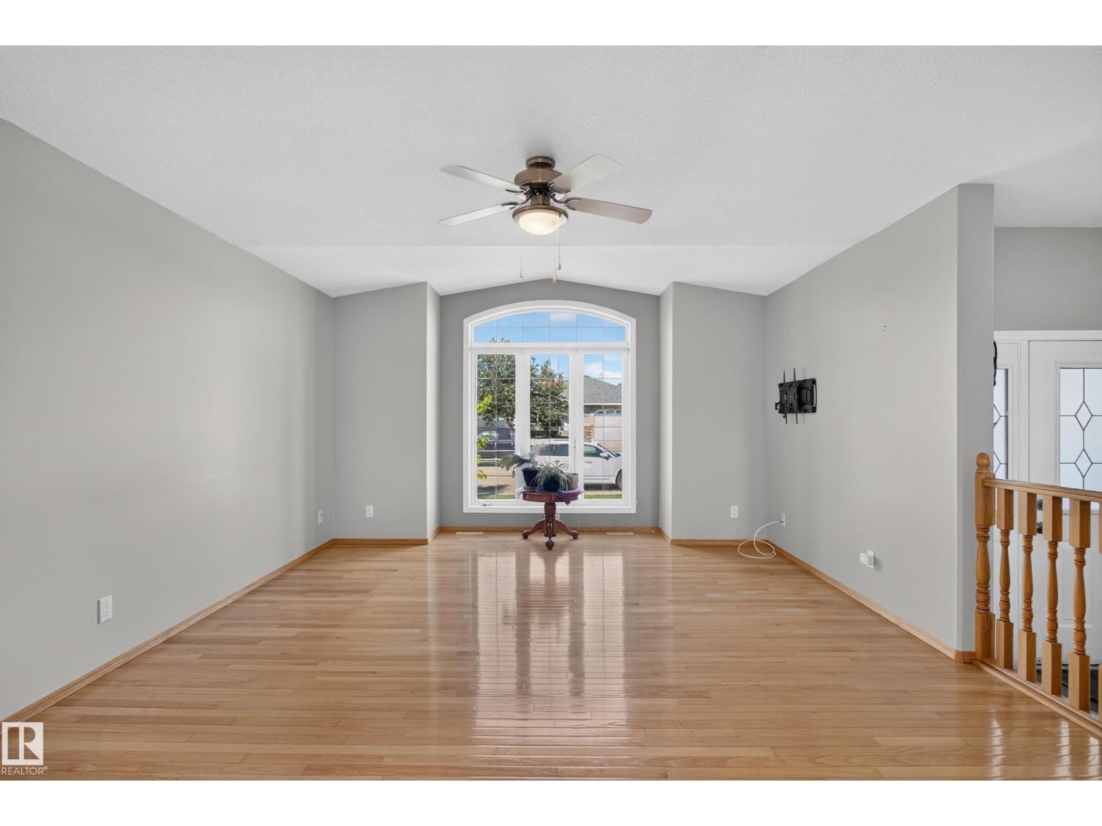 4209 46 St Property Photo 8