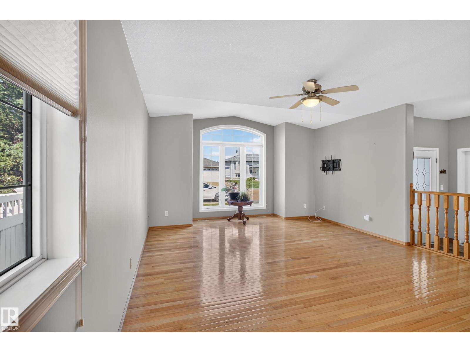 4209 46 St Property Photo 9