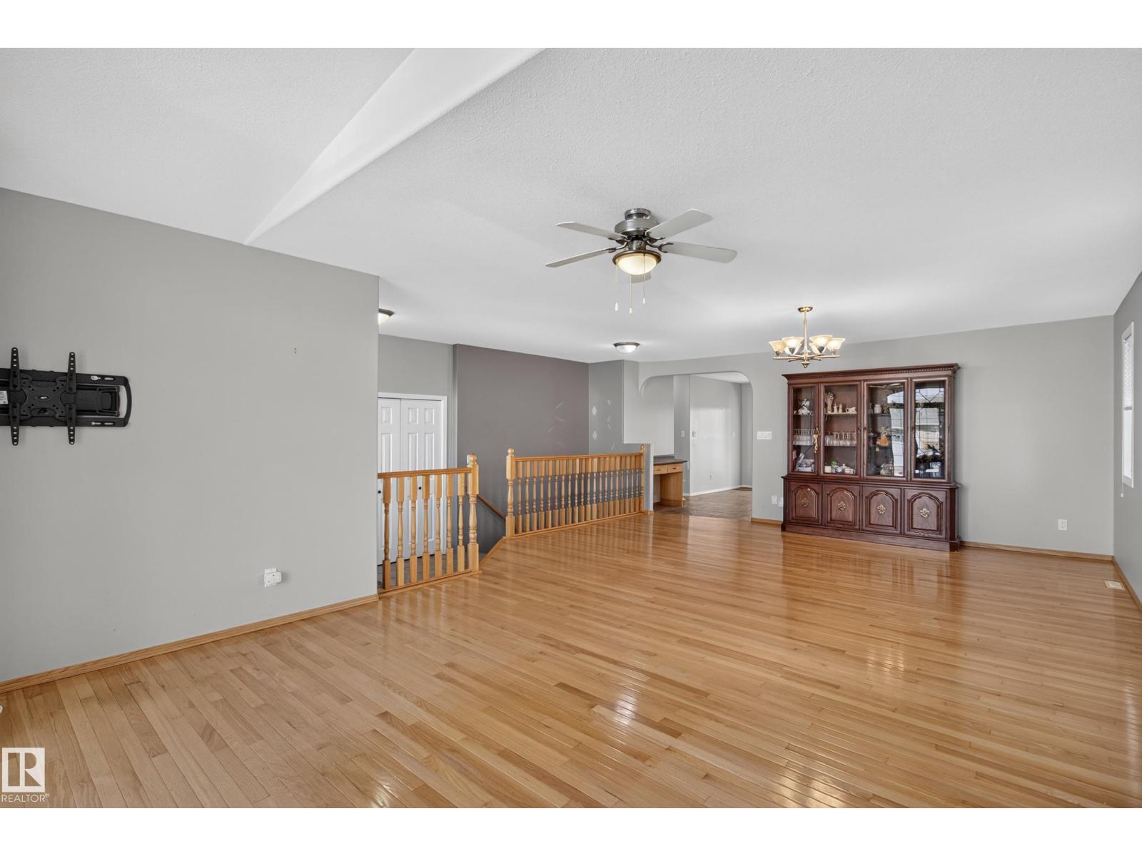 4209 46 St Property Photo 10
