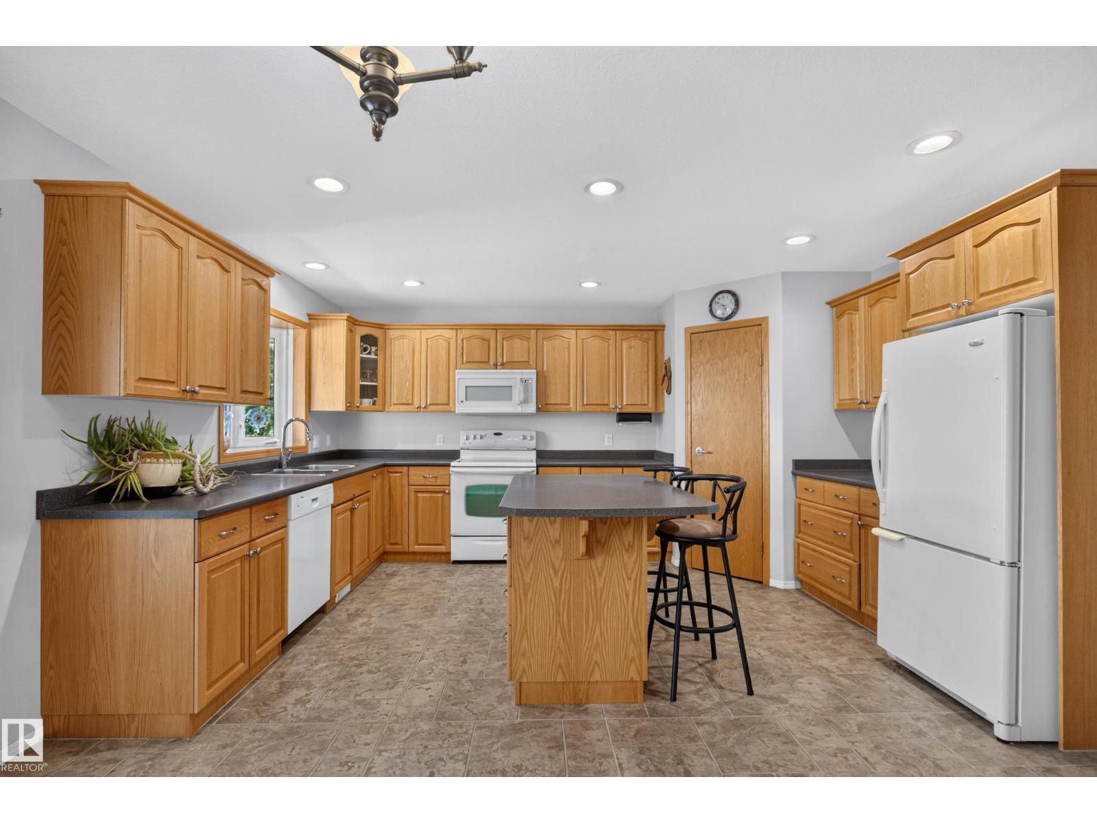4209 46 St Property Photo 15