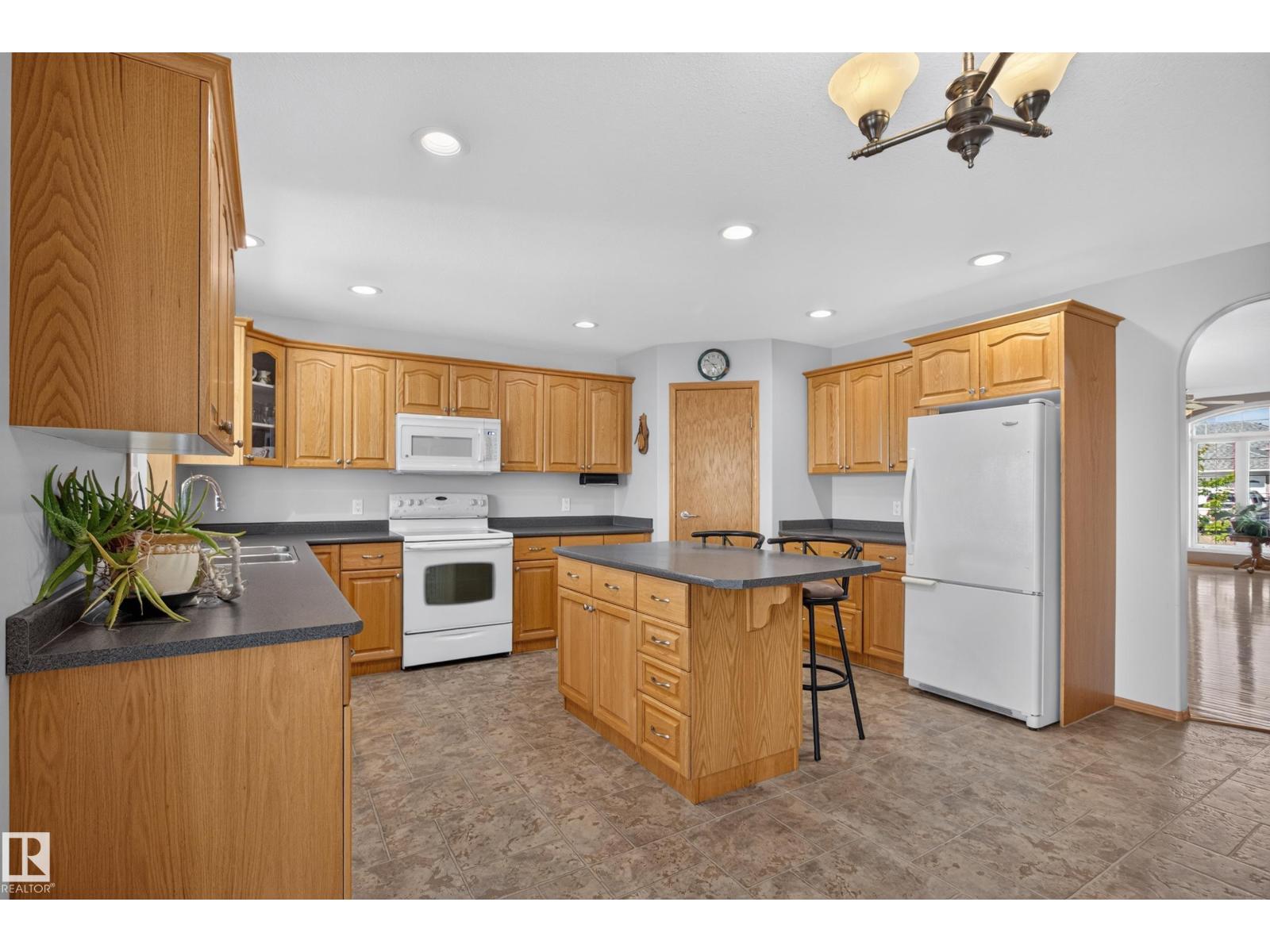 4209 46 St Property Photo 16