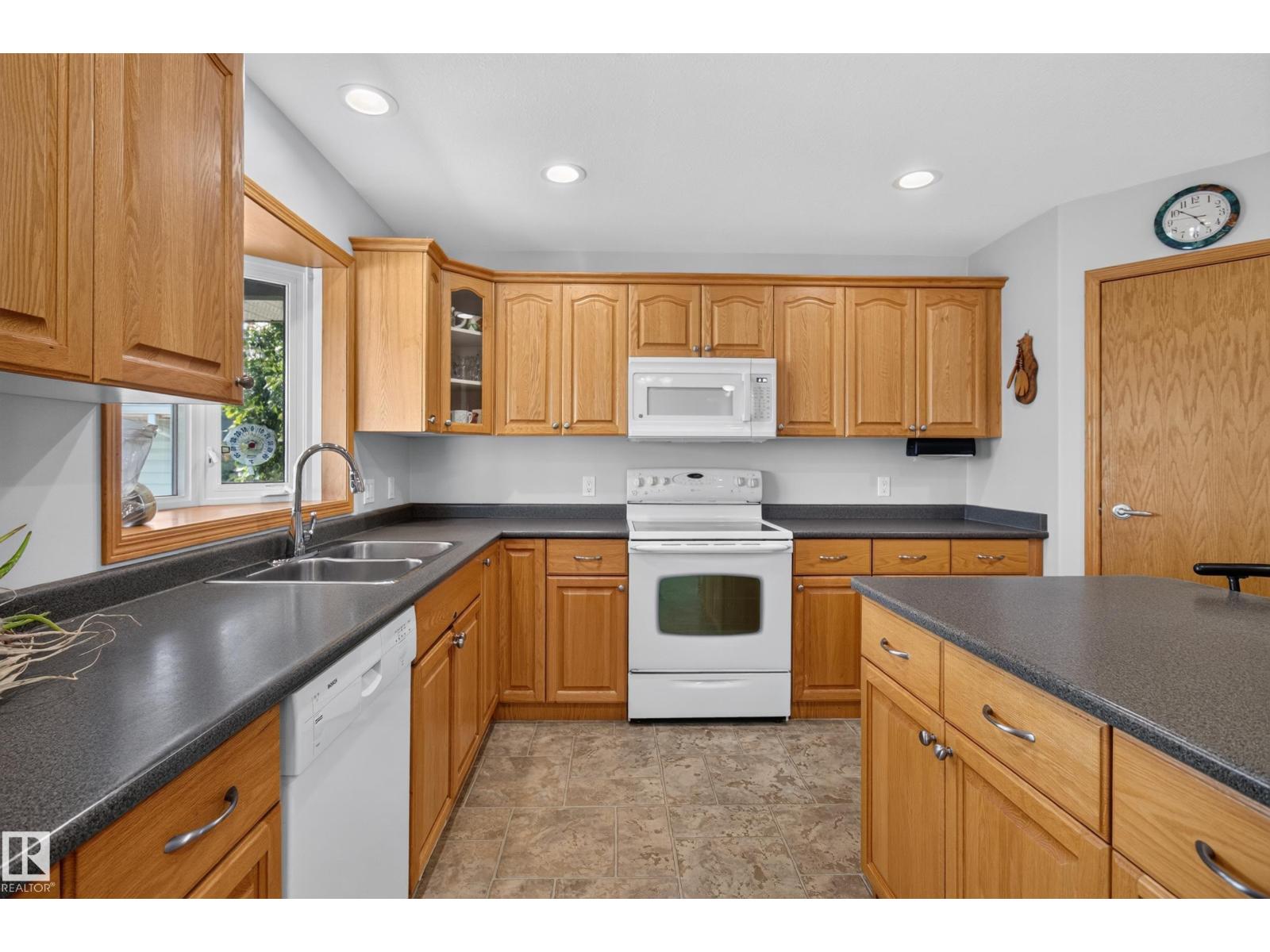 4209 46 St Property Photo 17
