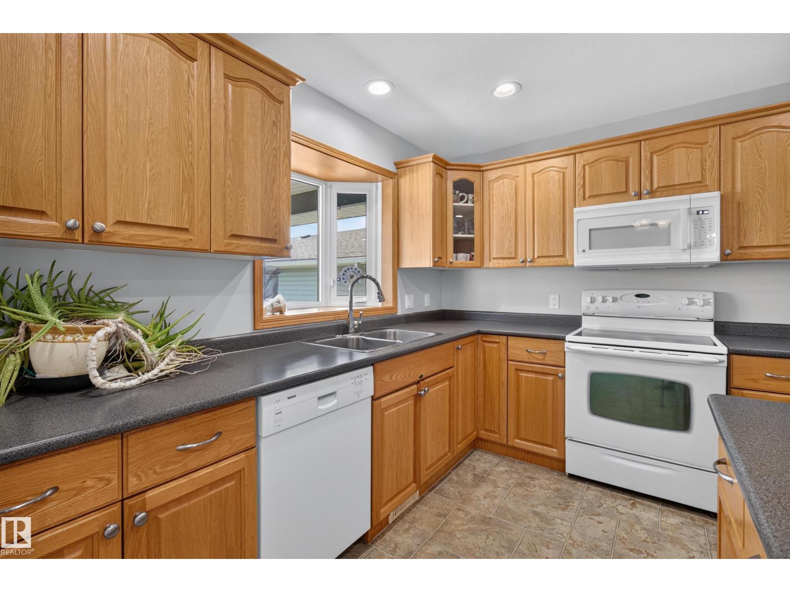 4209 46 St Property Photo 18