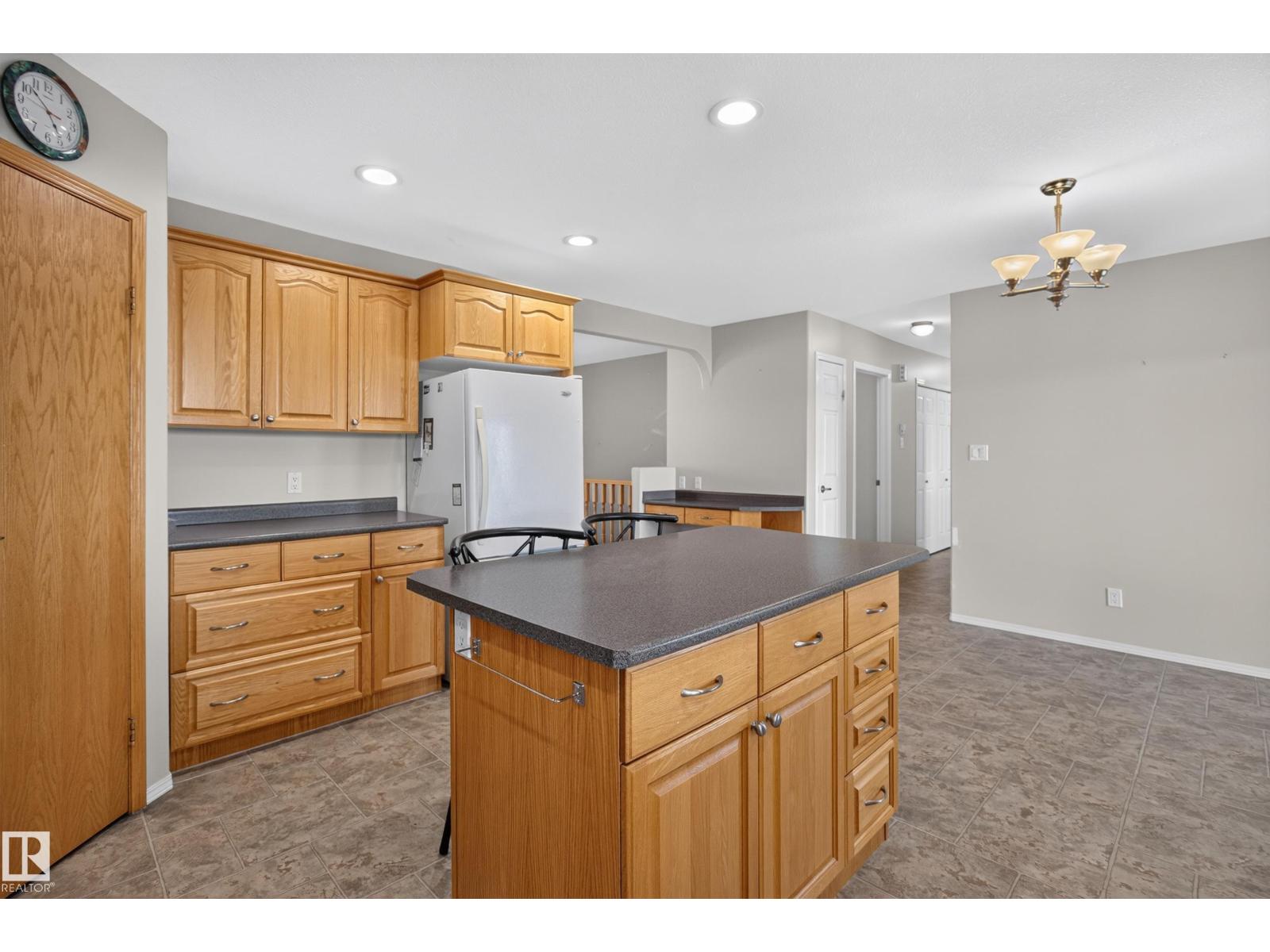 4209 46 St Property Photo 19