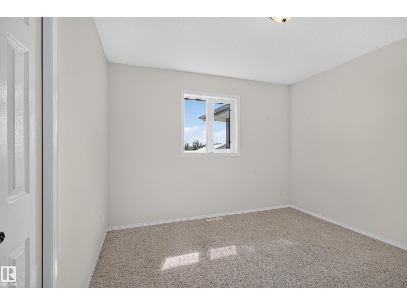 4209 46 St Property Photo 25