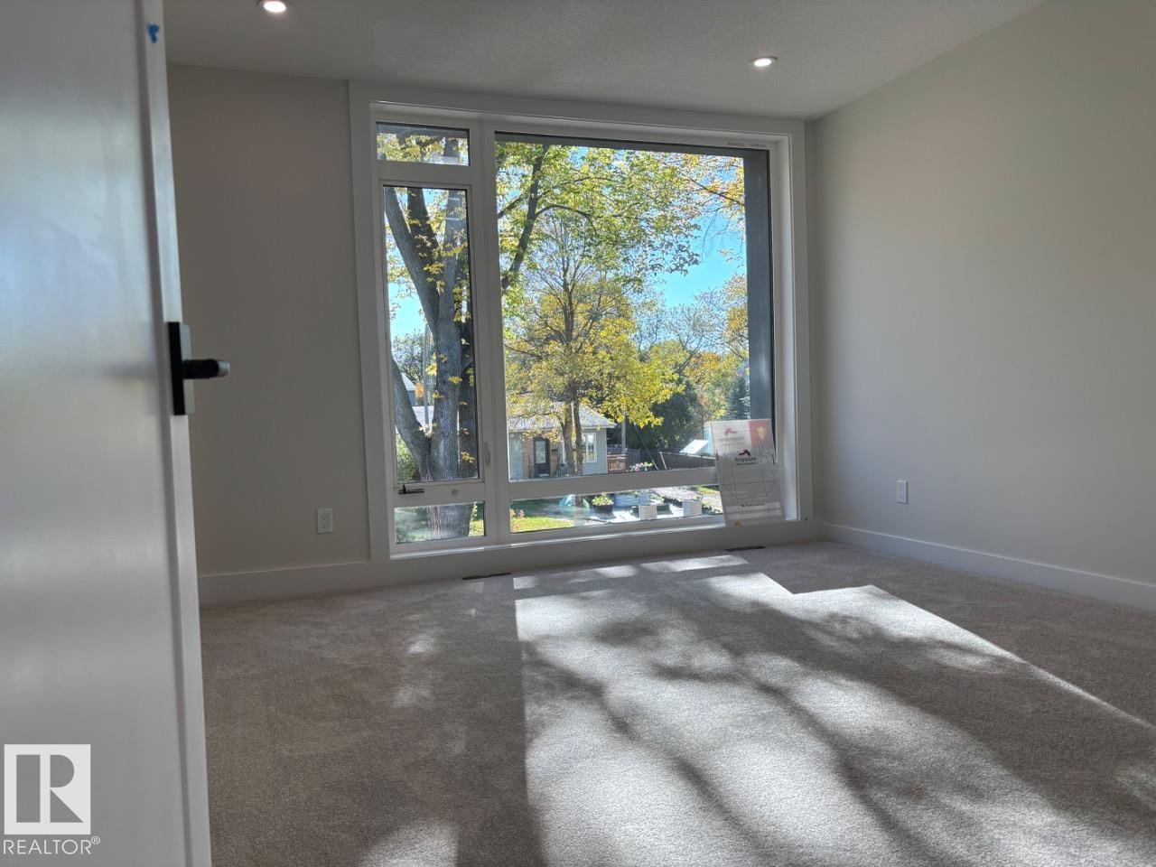 7928 97 Av Nw Property Photo 23