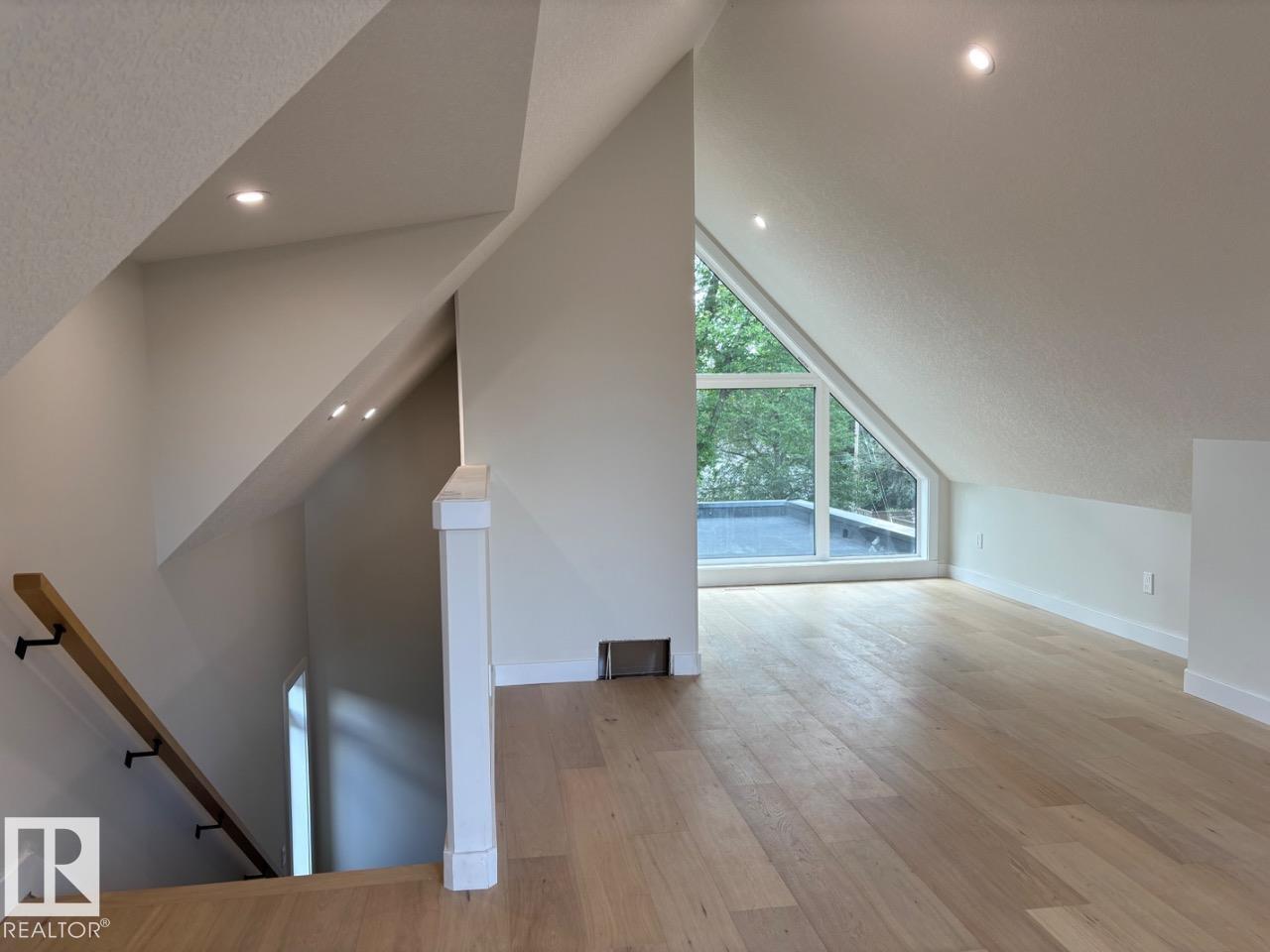 7928 97 Av Nw Property Photo 31