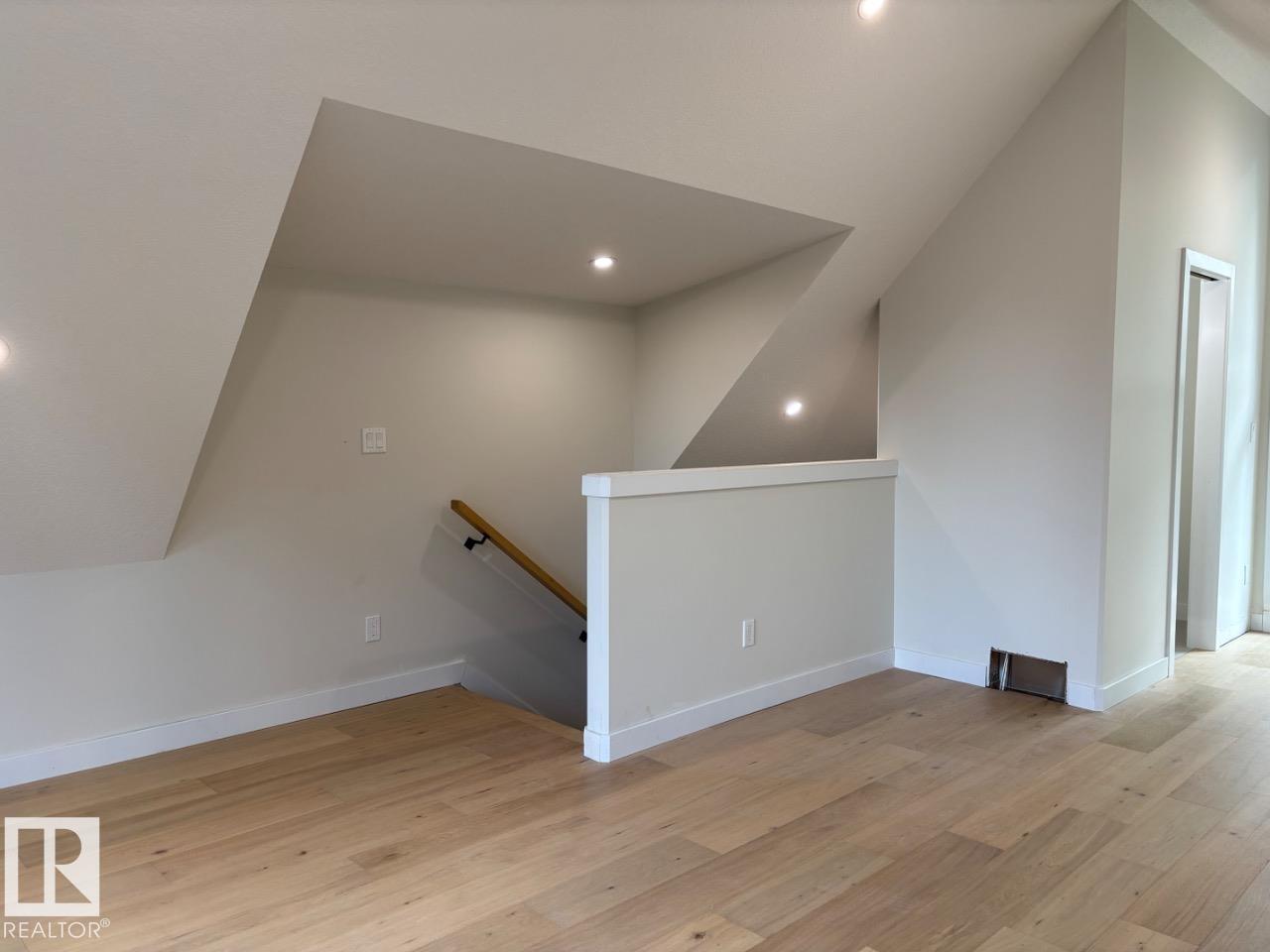 7928 97 Av Nw Property Photo 32