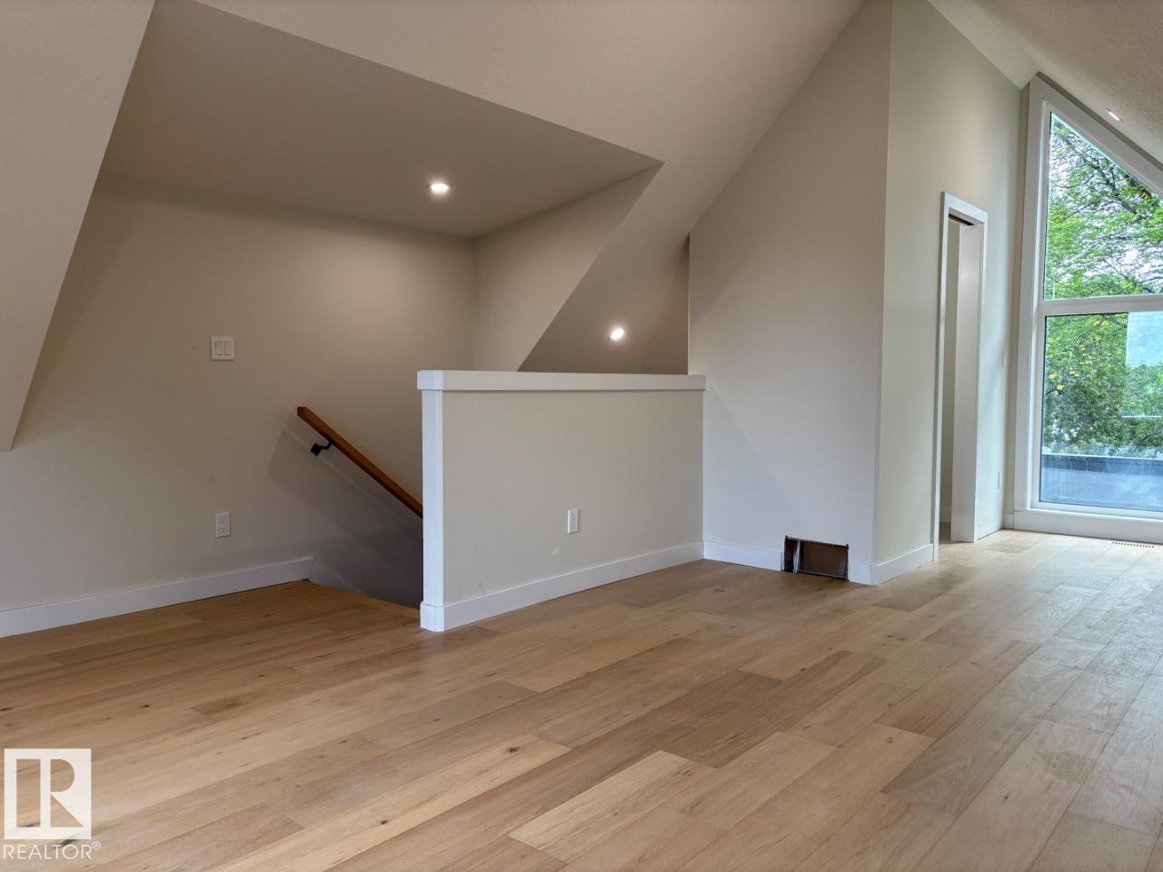 7928 97 Av Nw Property Photo 33