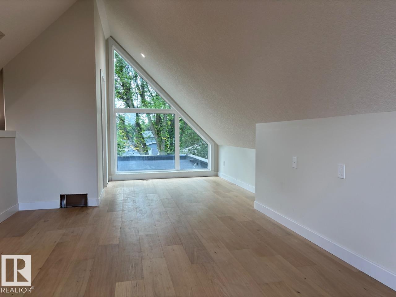 7928 97 Av Nw Property Photo 34