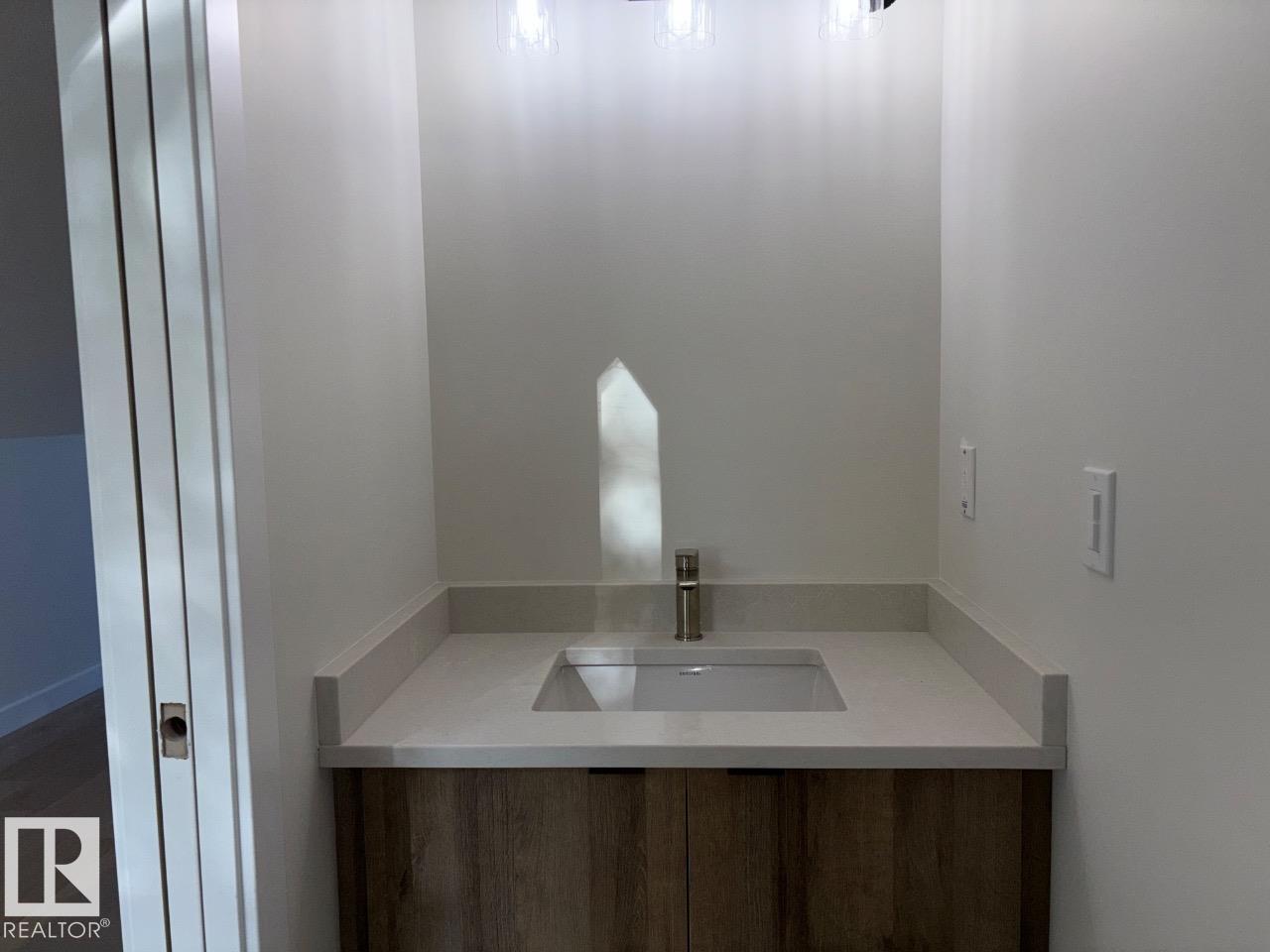 7928 97 Av Nw Property Photo 36