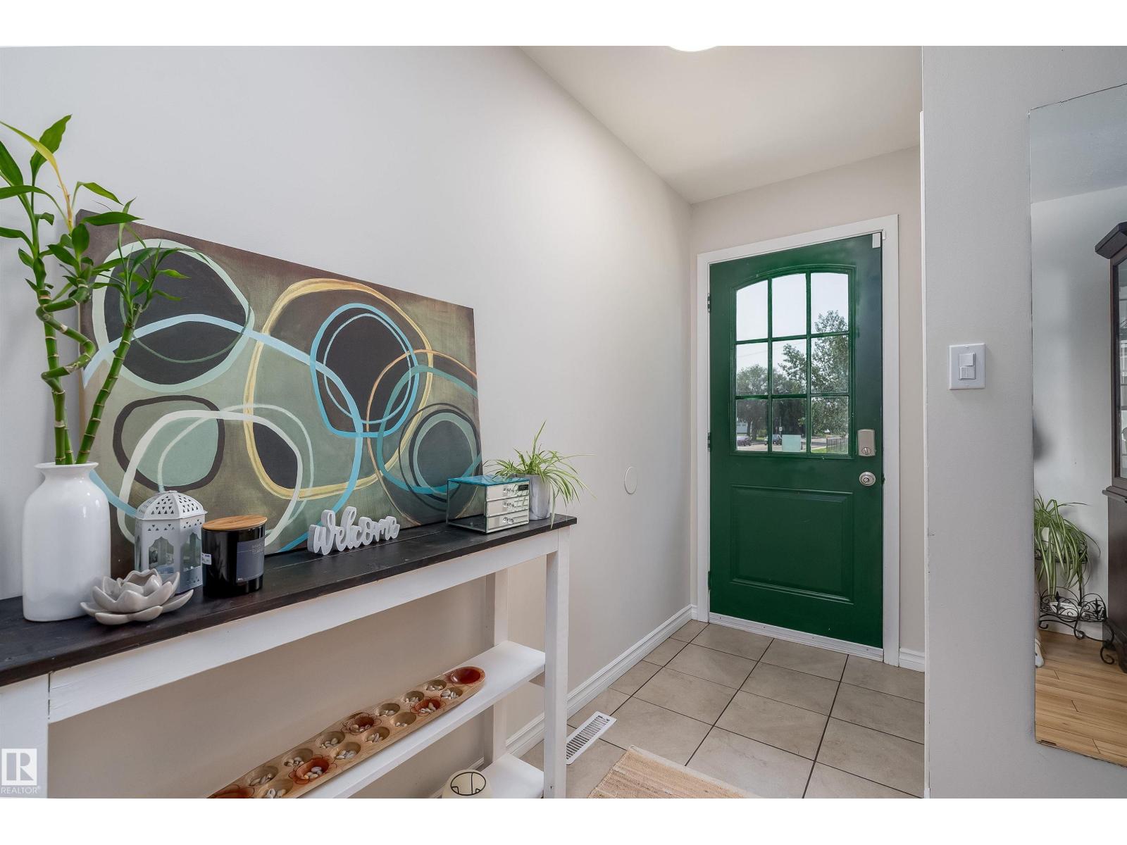 11236 40 Av Nw Property Photo 3