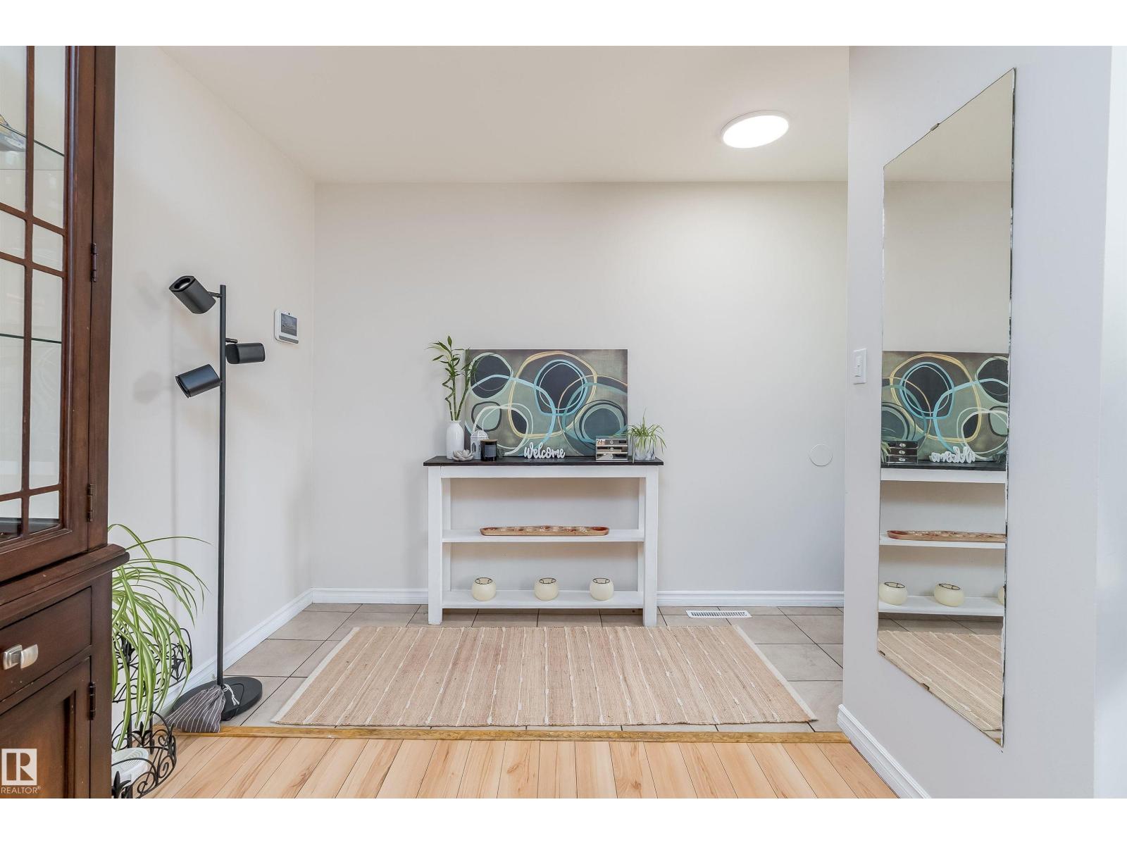 11236 40 Av Nw Property Photo 4