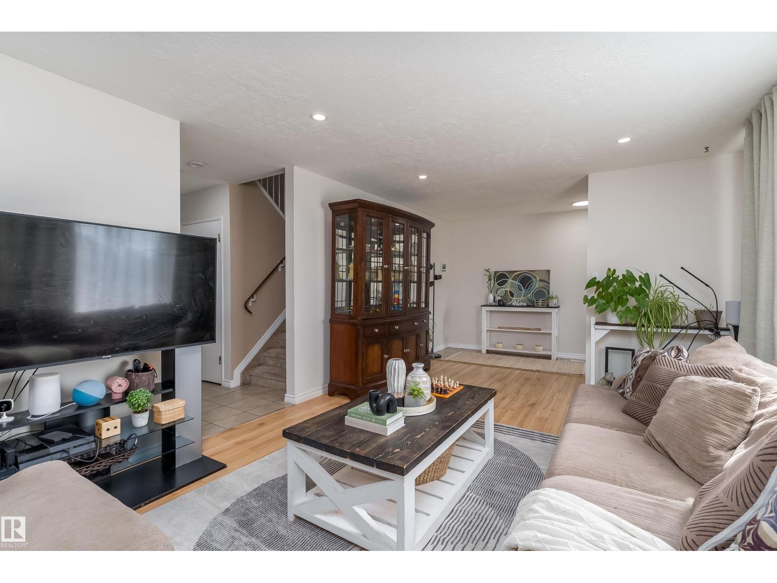 11236 40 Av Nw Property Photo 9