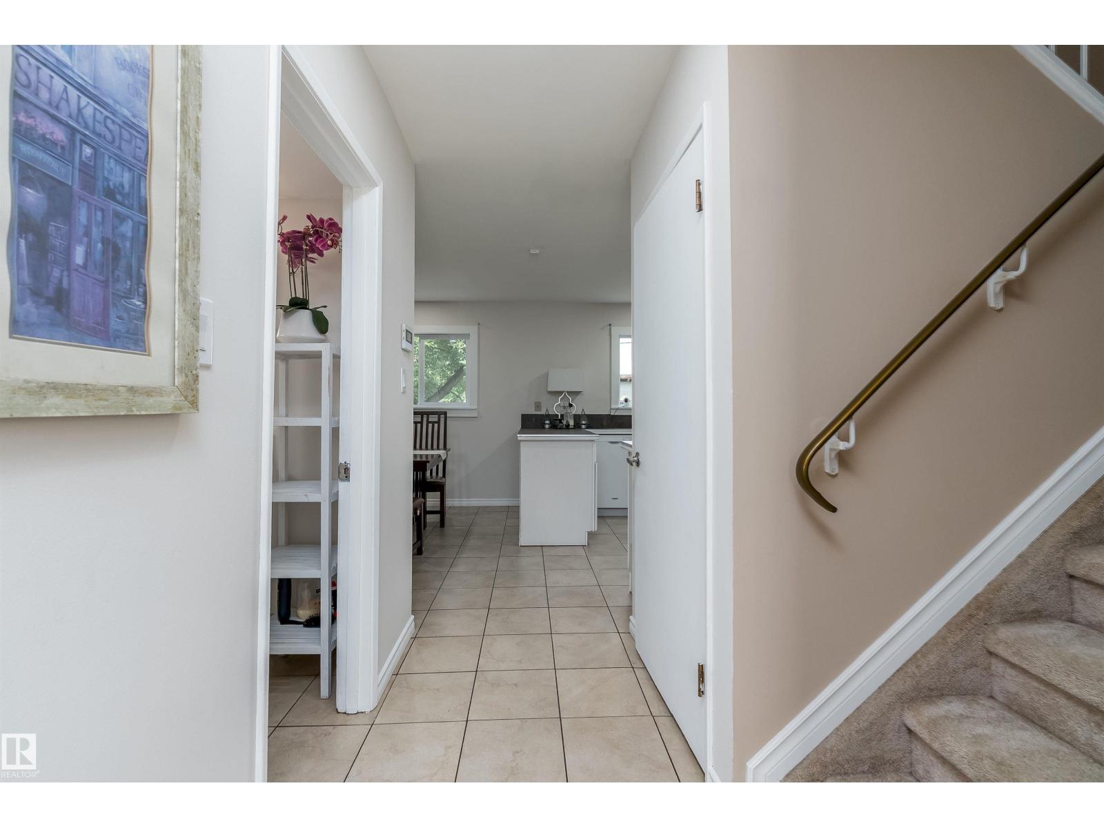 11236 40 Av Nw Property Photo 10