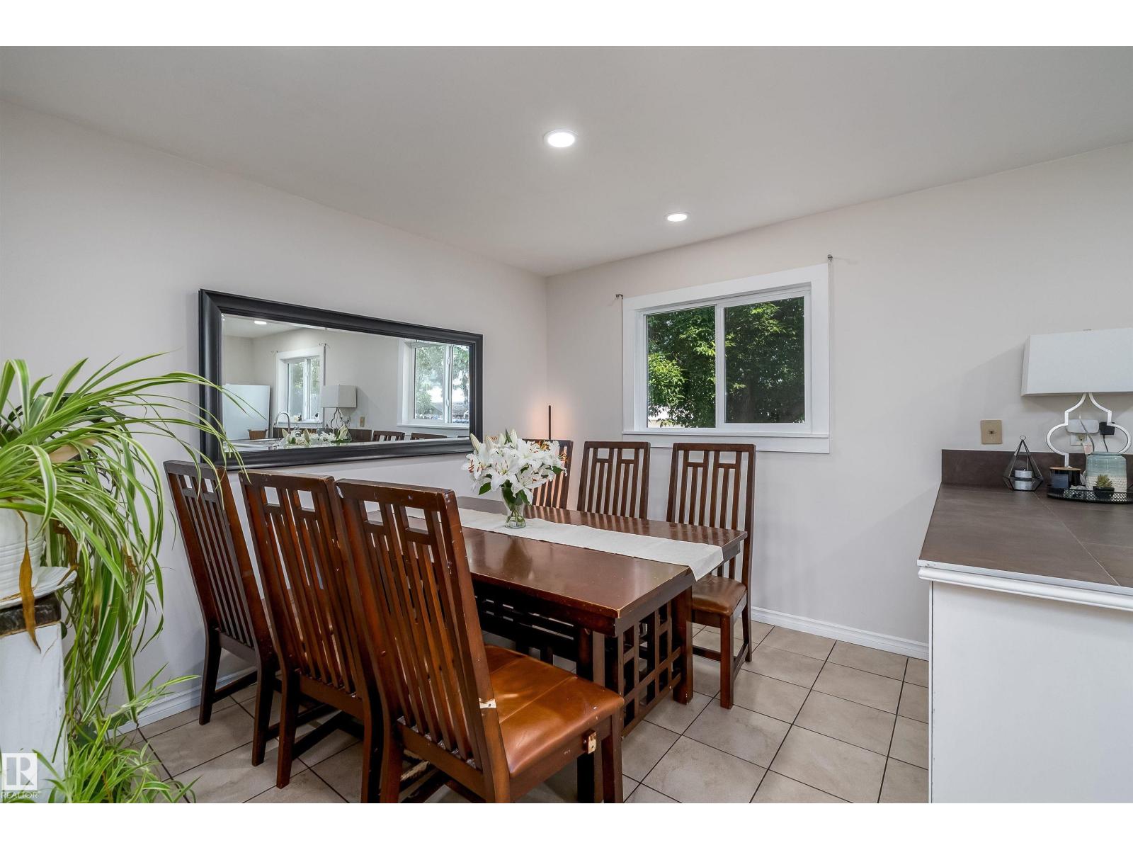 11236 40 Av Nw Property Photo 11
