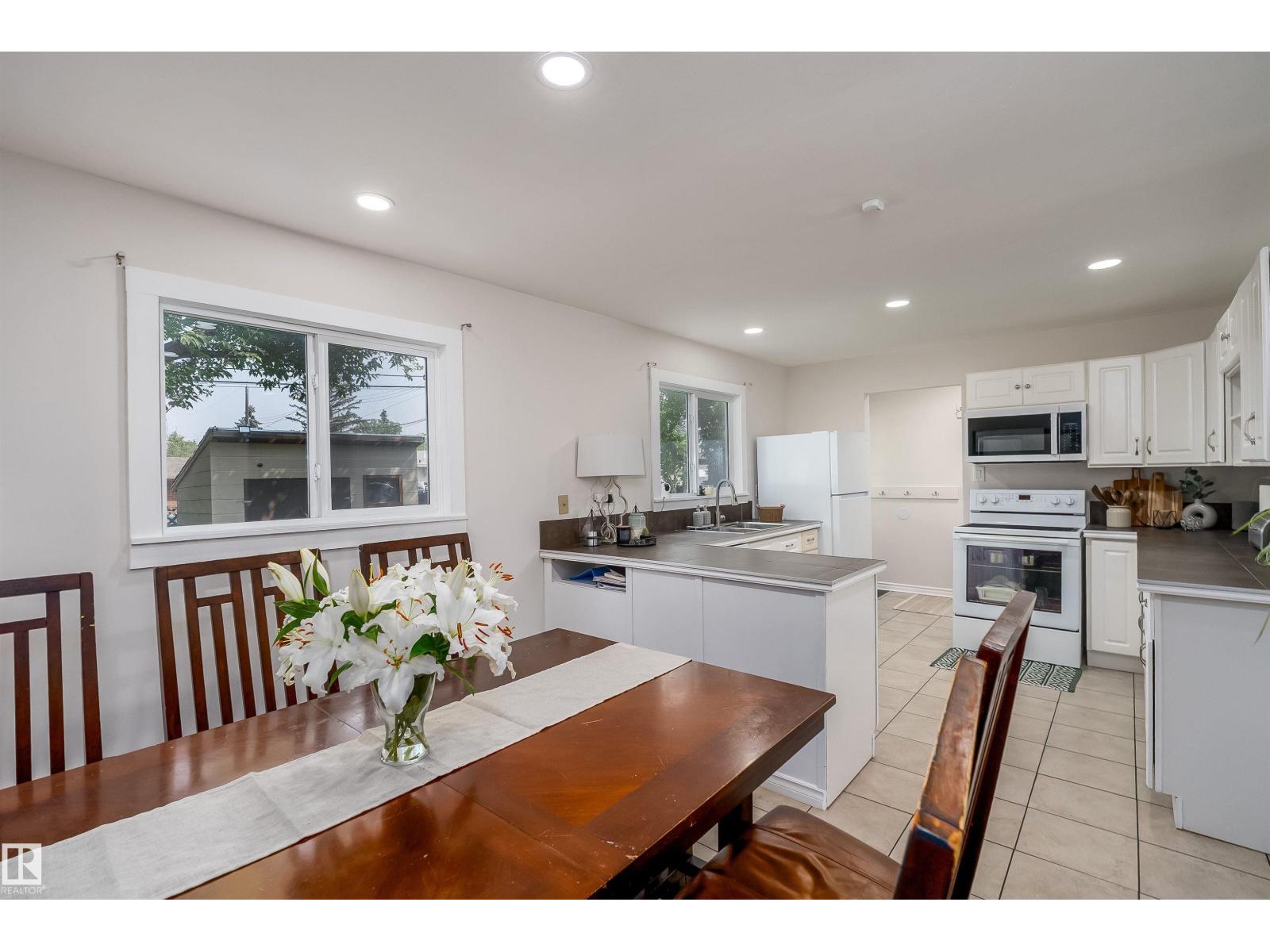 11236 40 Av Nw Property Photo 12
