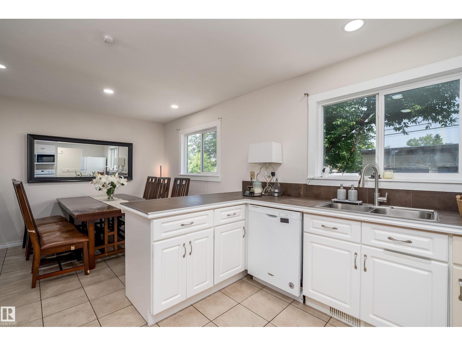 11236 40 Av Nw Property Photo 15