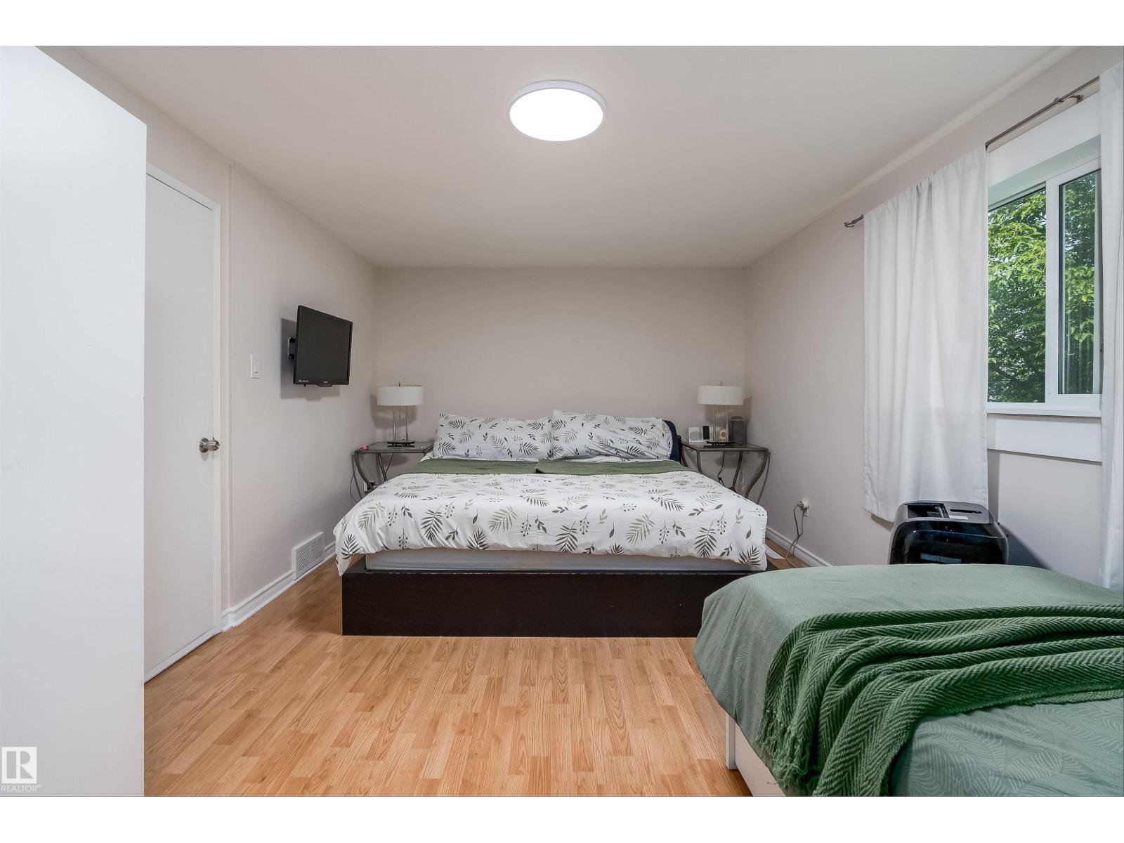 11236 40 Av Nw Property Photo 23