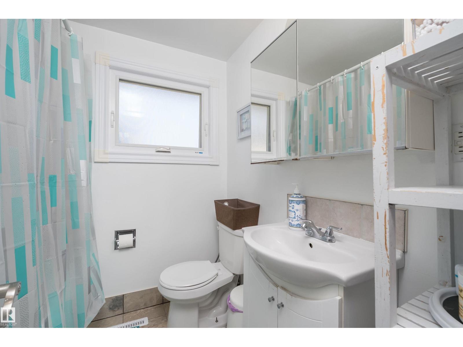 11236 40 Av Nw Property Photo 26