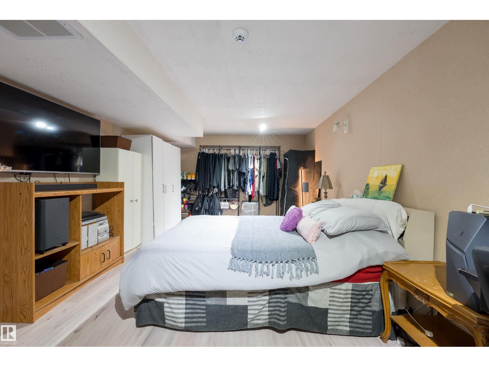 11236 40 Av Nw Property Photo 34