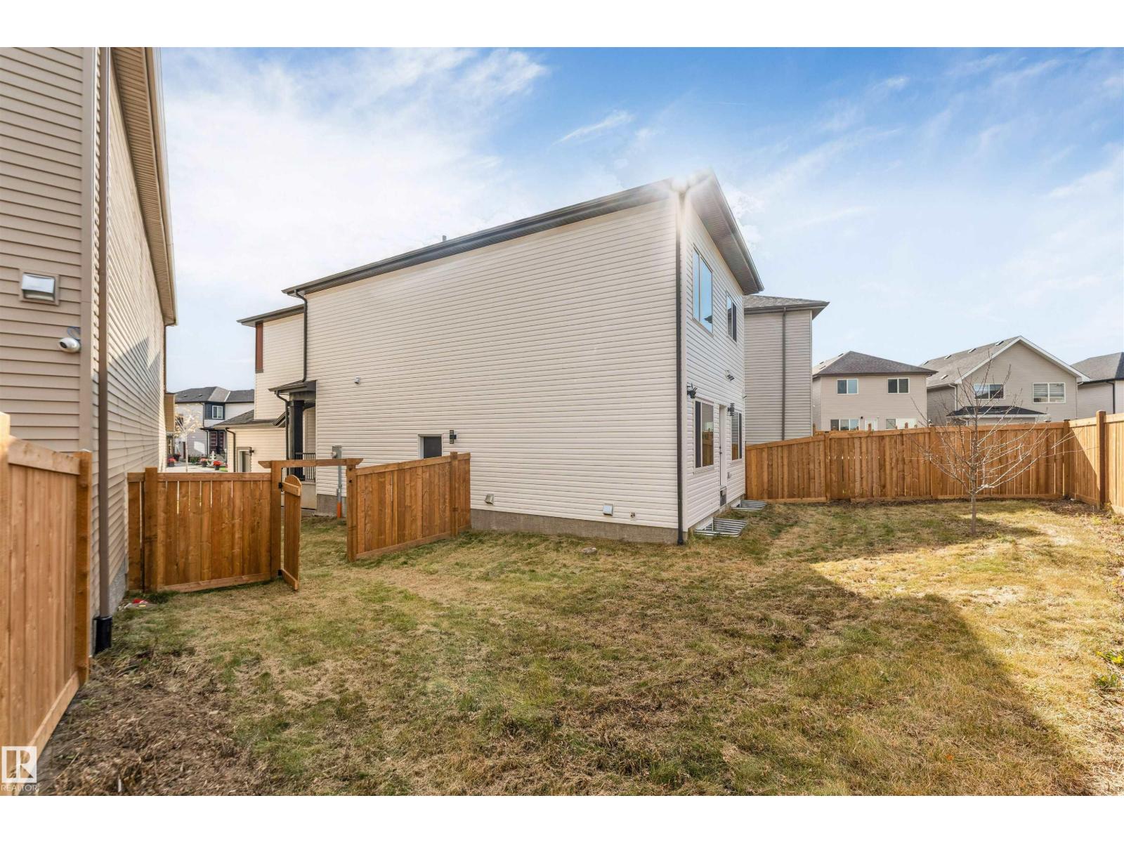 1428 11 Av Nw Property Photo 5
