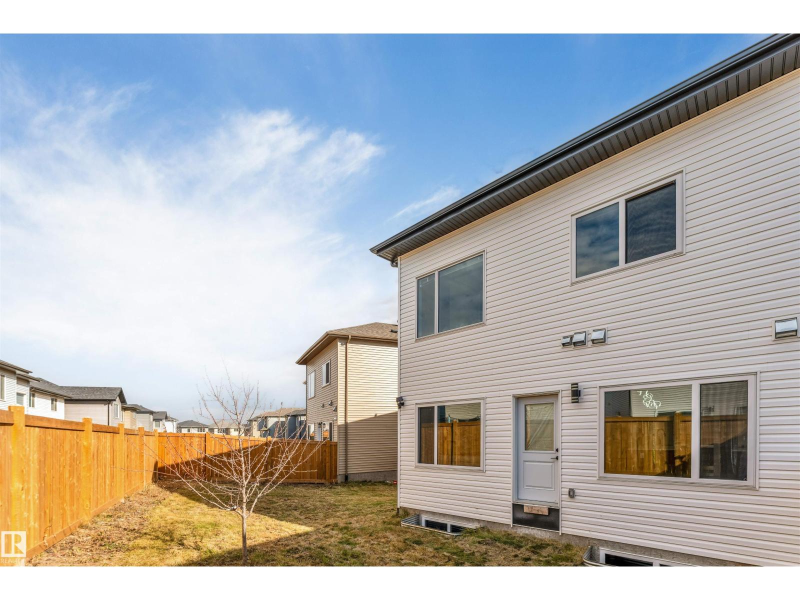 1428 11 Av Nw Property Photo 6