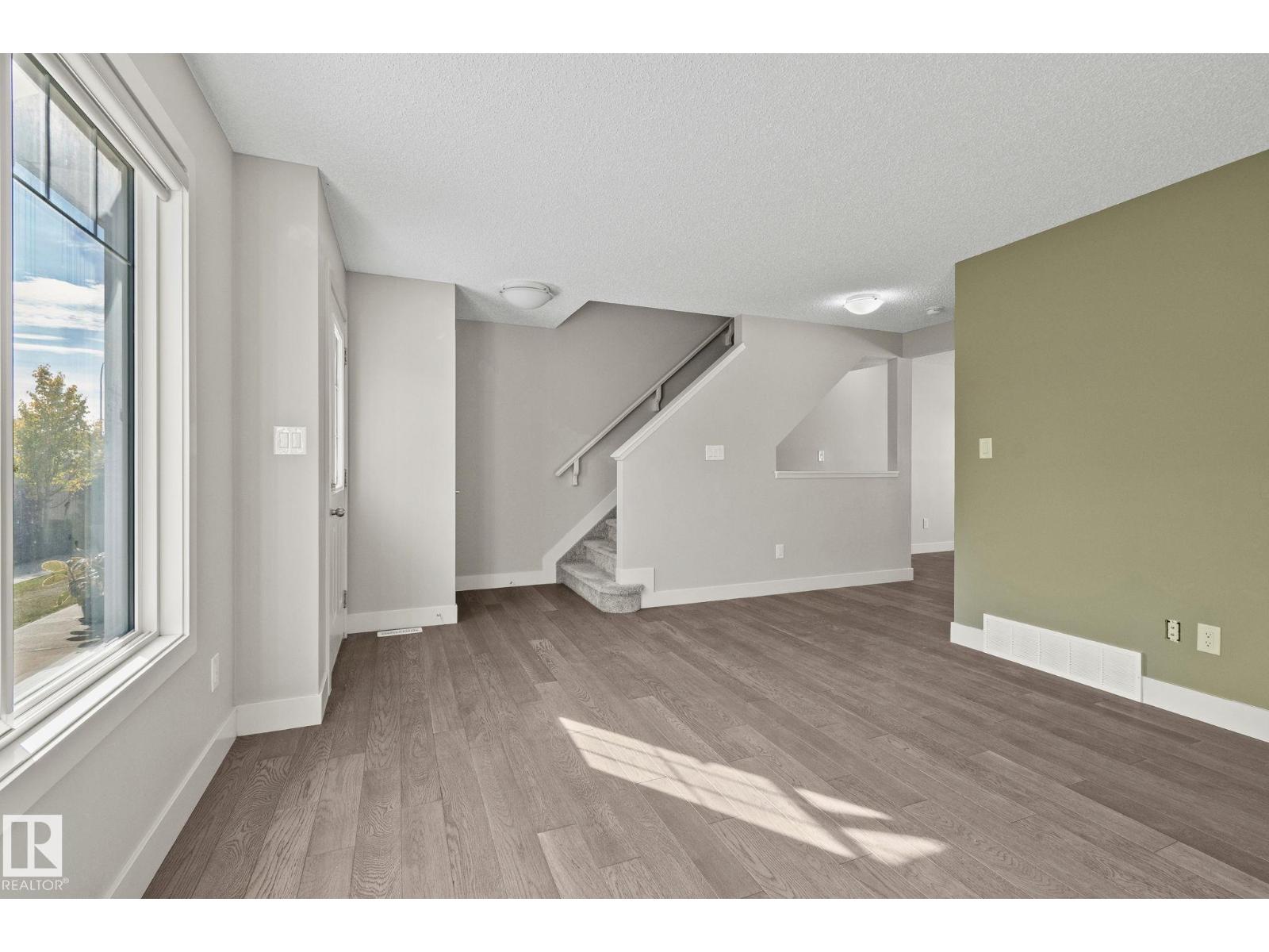 #21 2922 Maple Wy Nw Property Photo 6