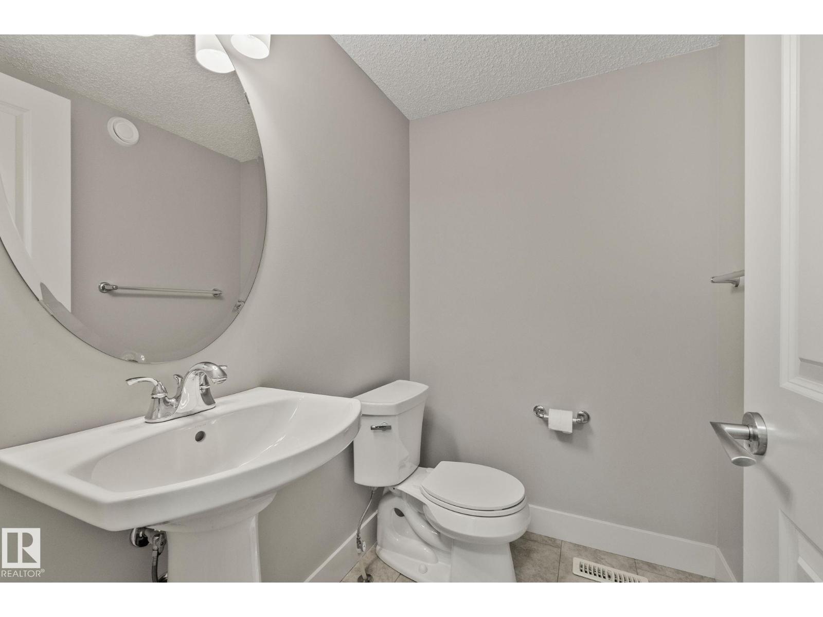 #21 2922 Maple Wy Nw Property Photo 10