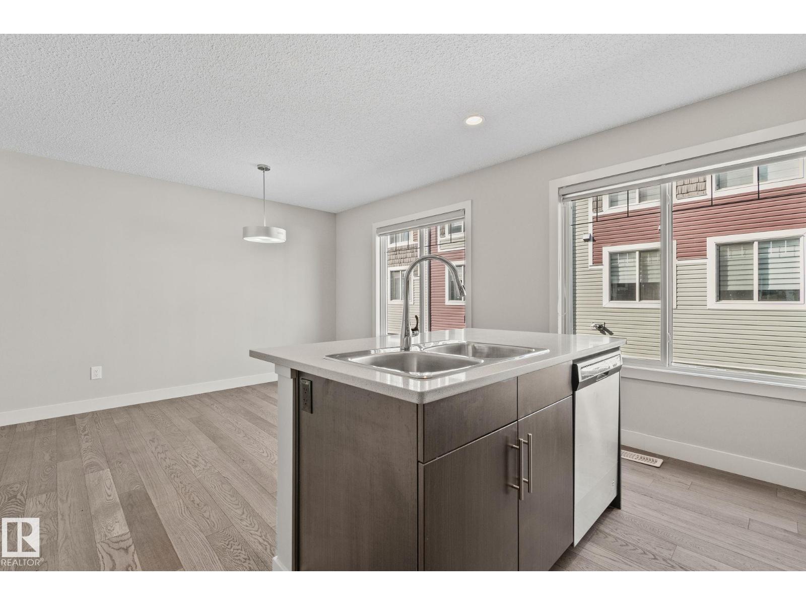 #21 2922 Maple Wy Nw Property Photo 18