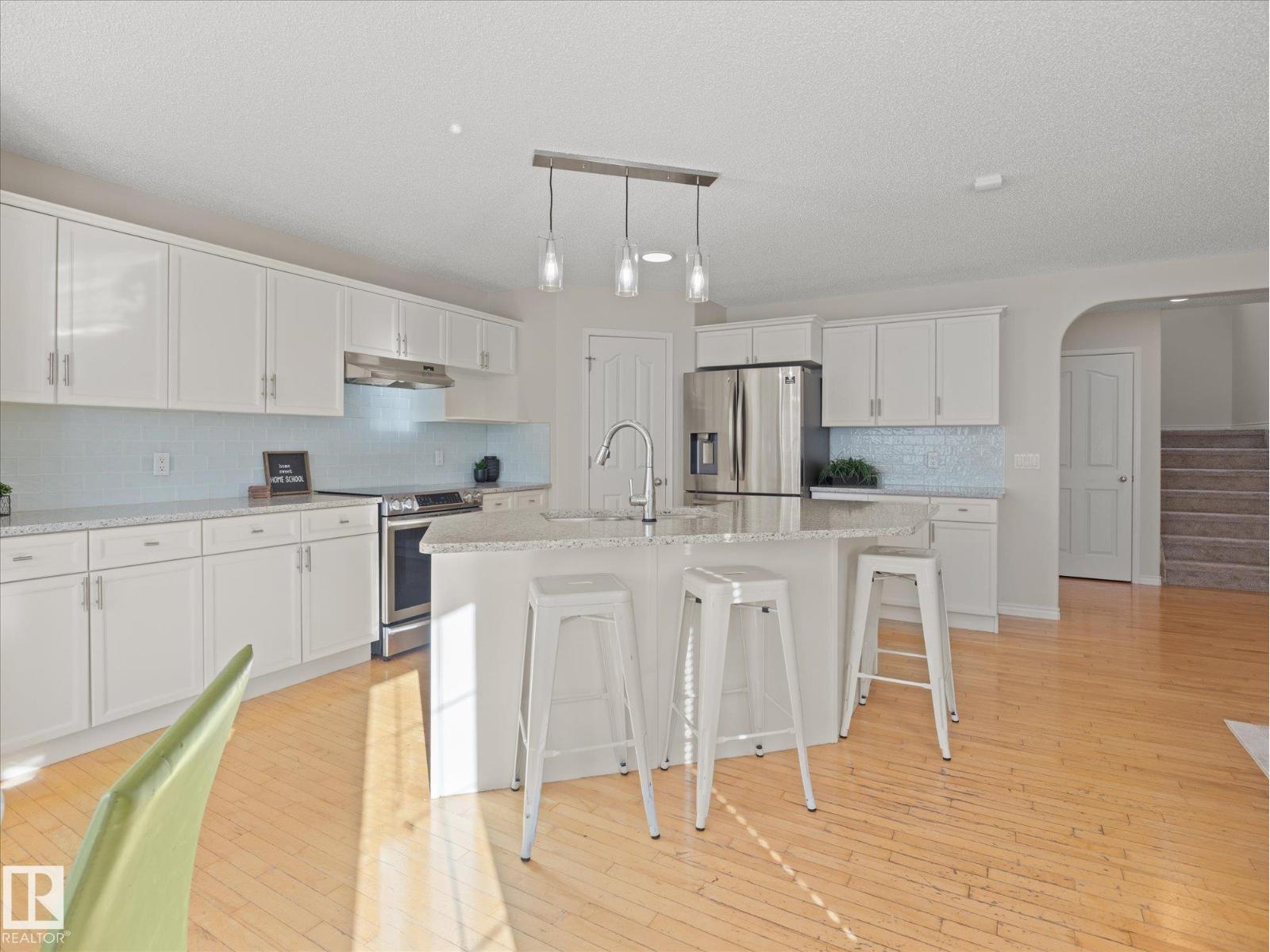 11531 11 Av Sw Property Photo 6