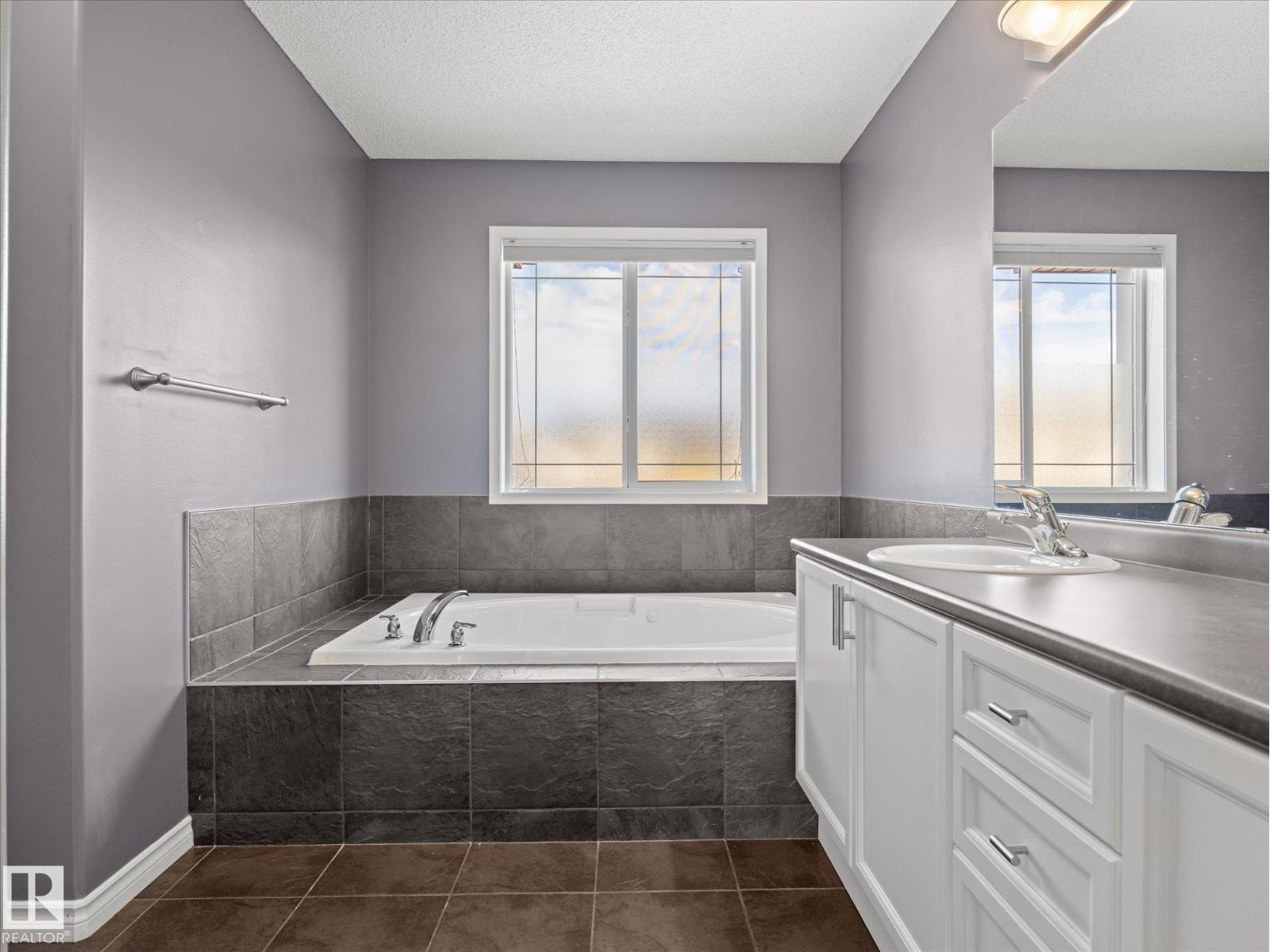 11531 11 Av Sw Property Photo 19