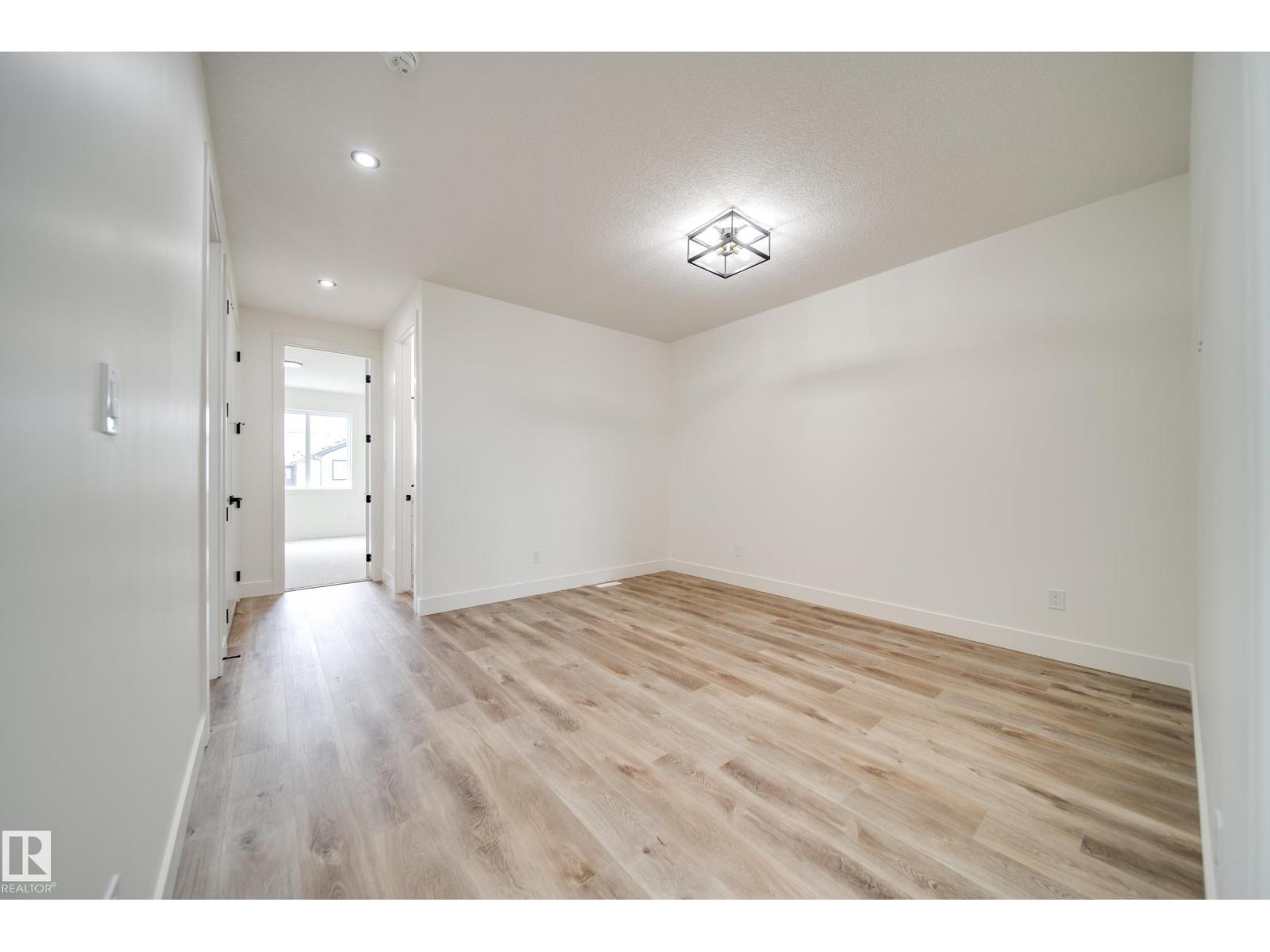 8740 183 Av Nw Property Photo 21
