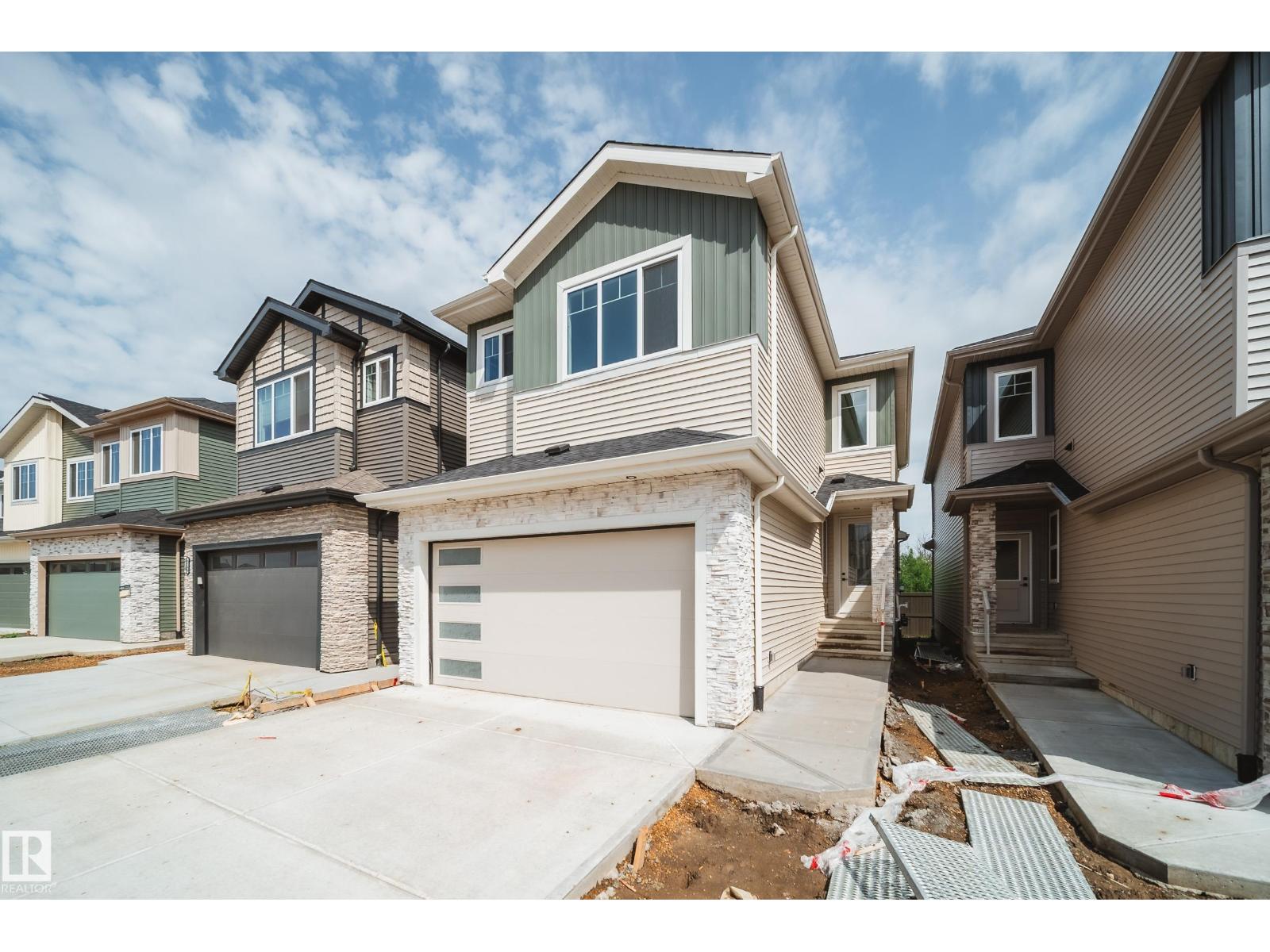 8740 183 Av Nw Property Photo 38