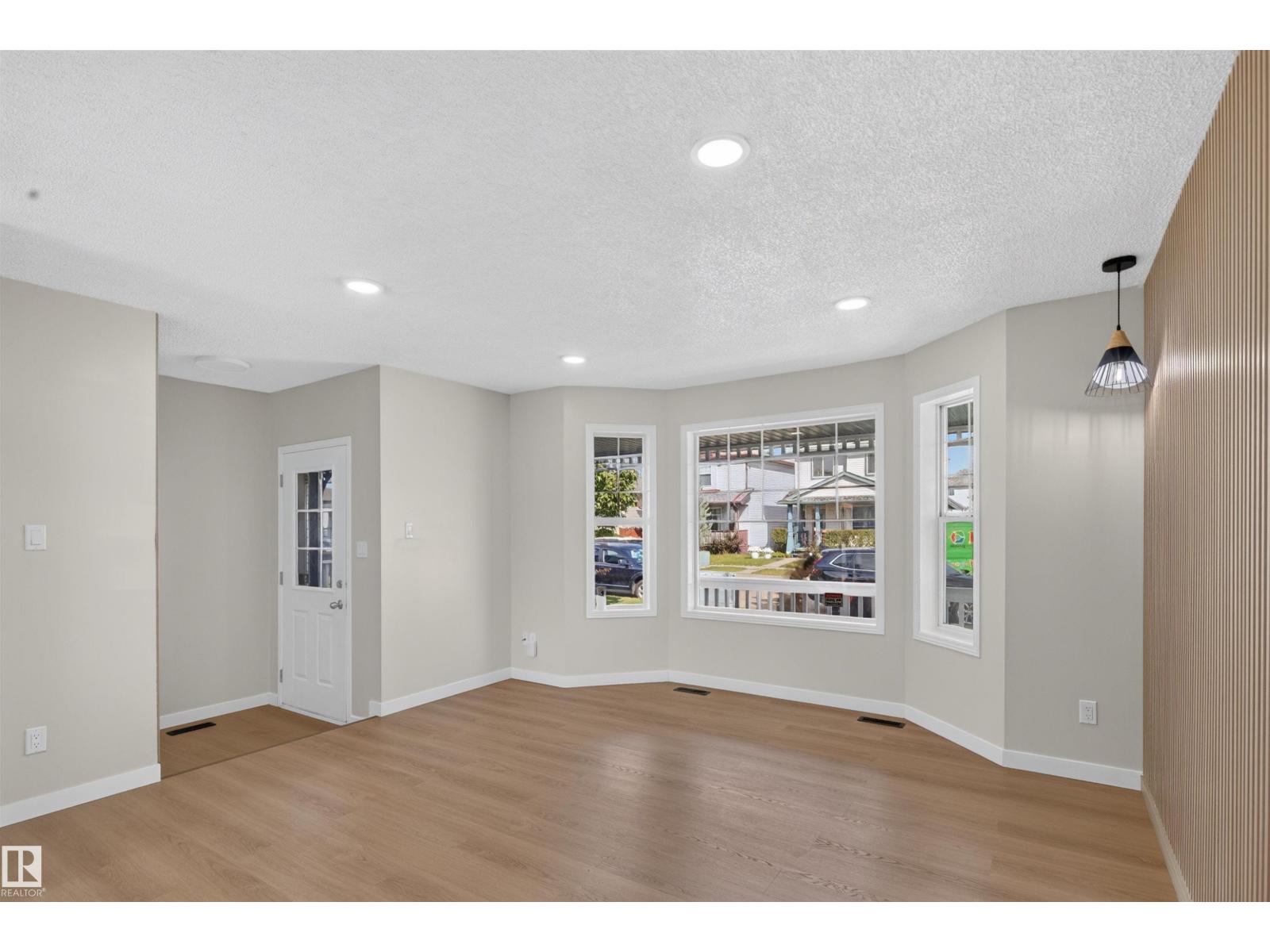 4409 150 Av Nw Property Photo 11