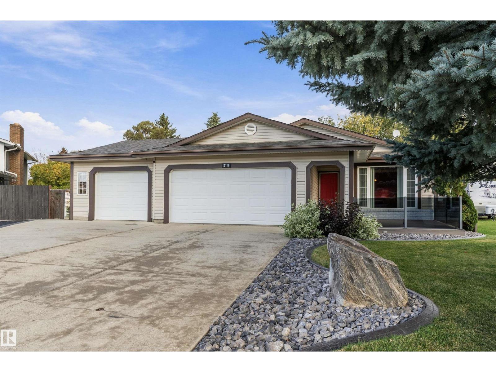 4118 46 St Property Photo 2