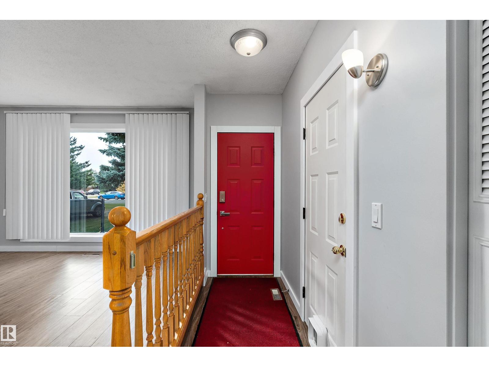 4118 46 St Property Photo 5