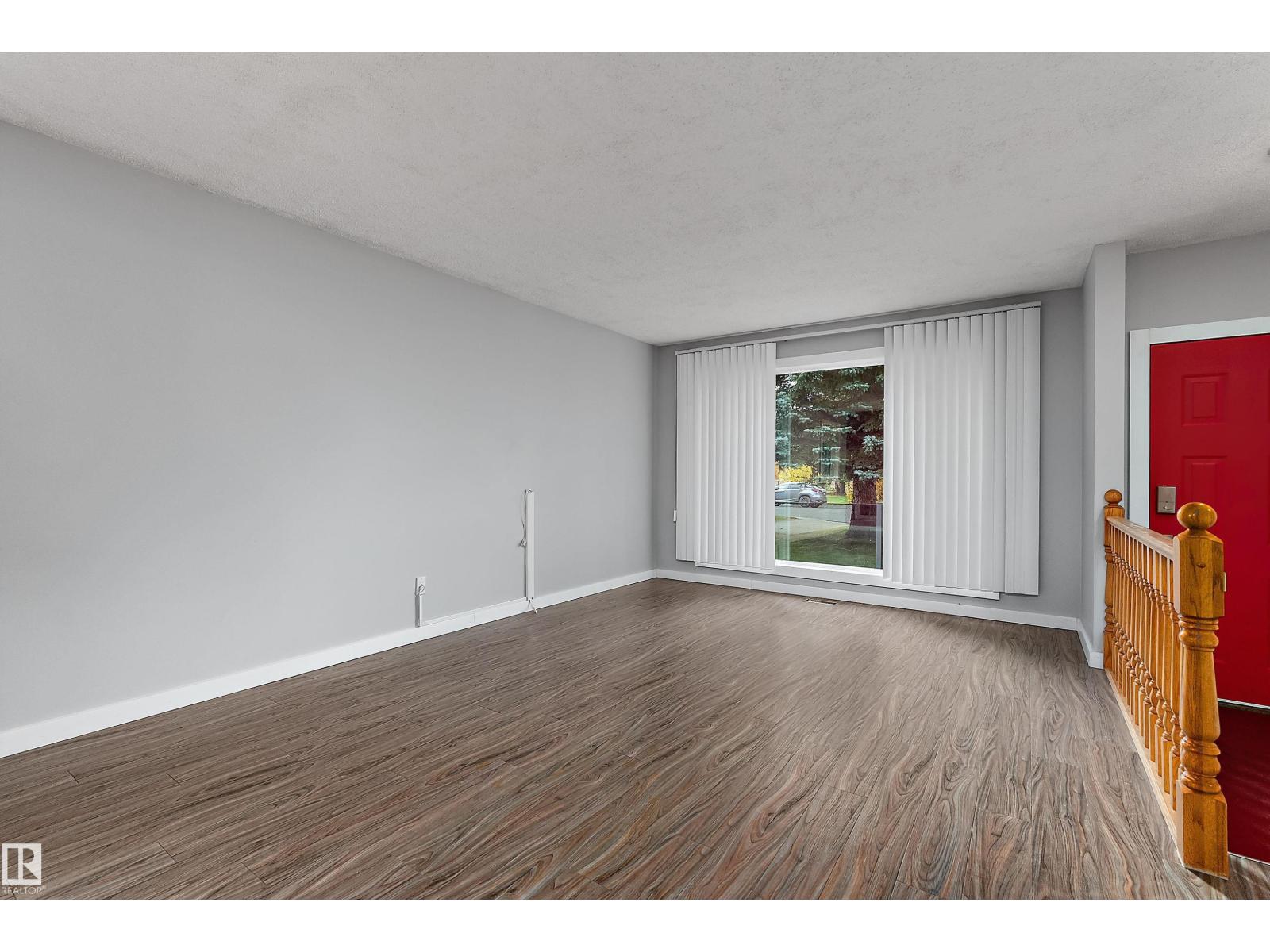 4118 46 St Property Photo 6