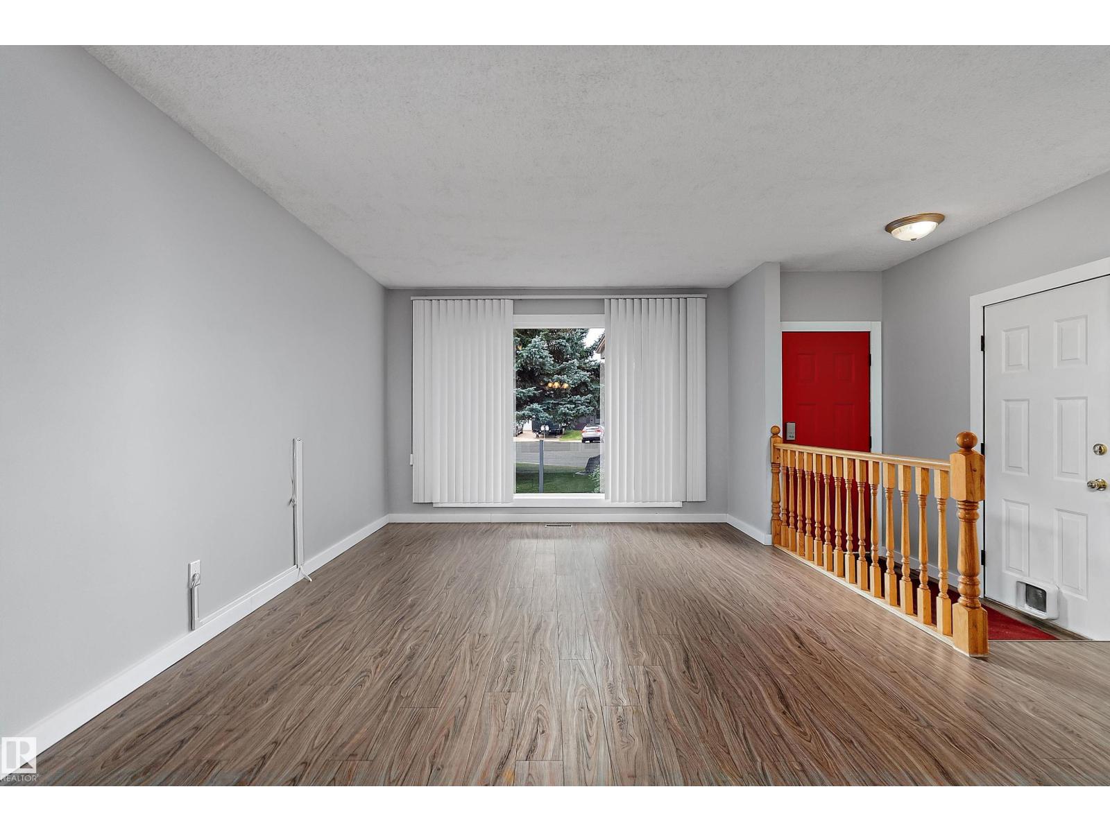 4118 46 St Property Photo 7