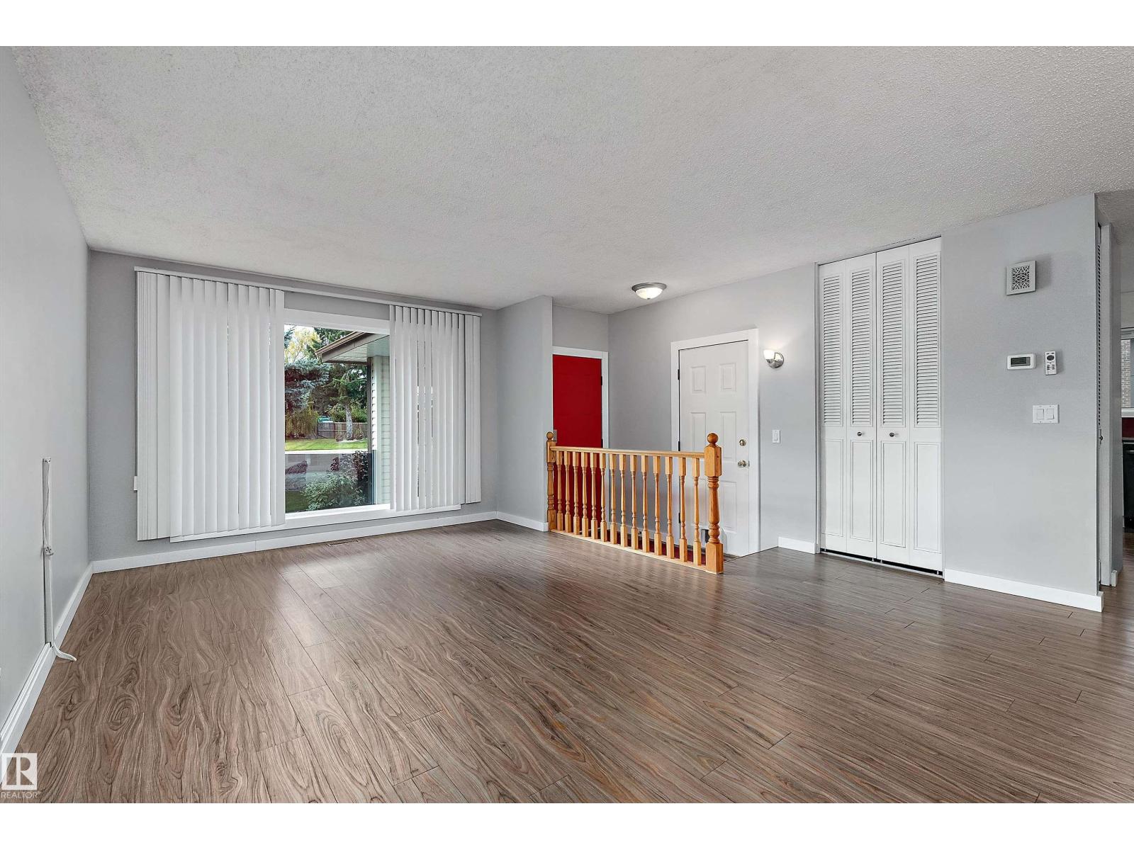 4118 46 St Property Photo 8