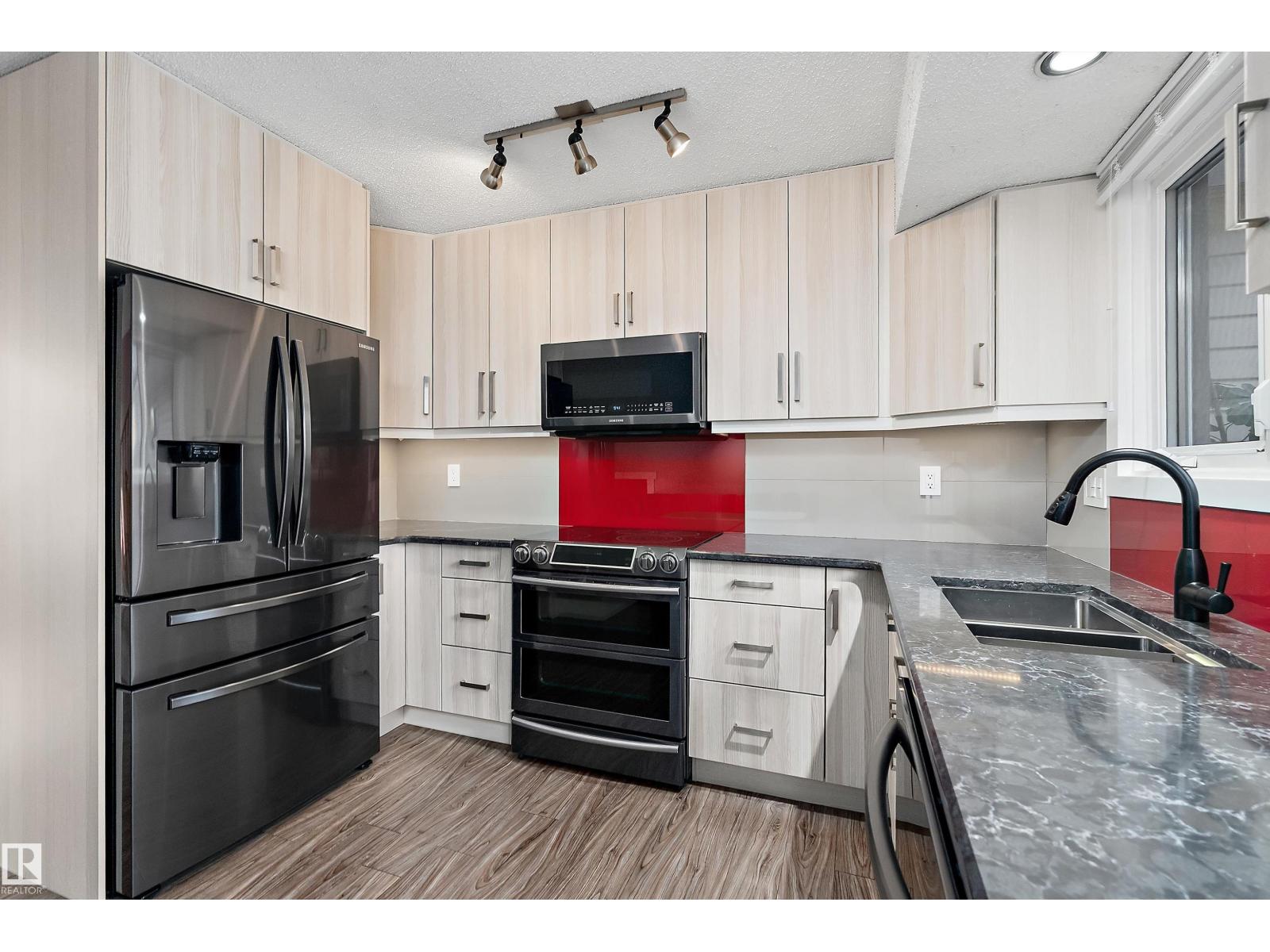 4118 46 St Property Photo 14