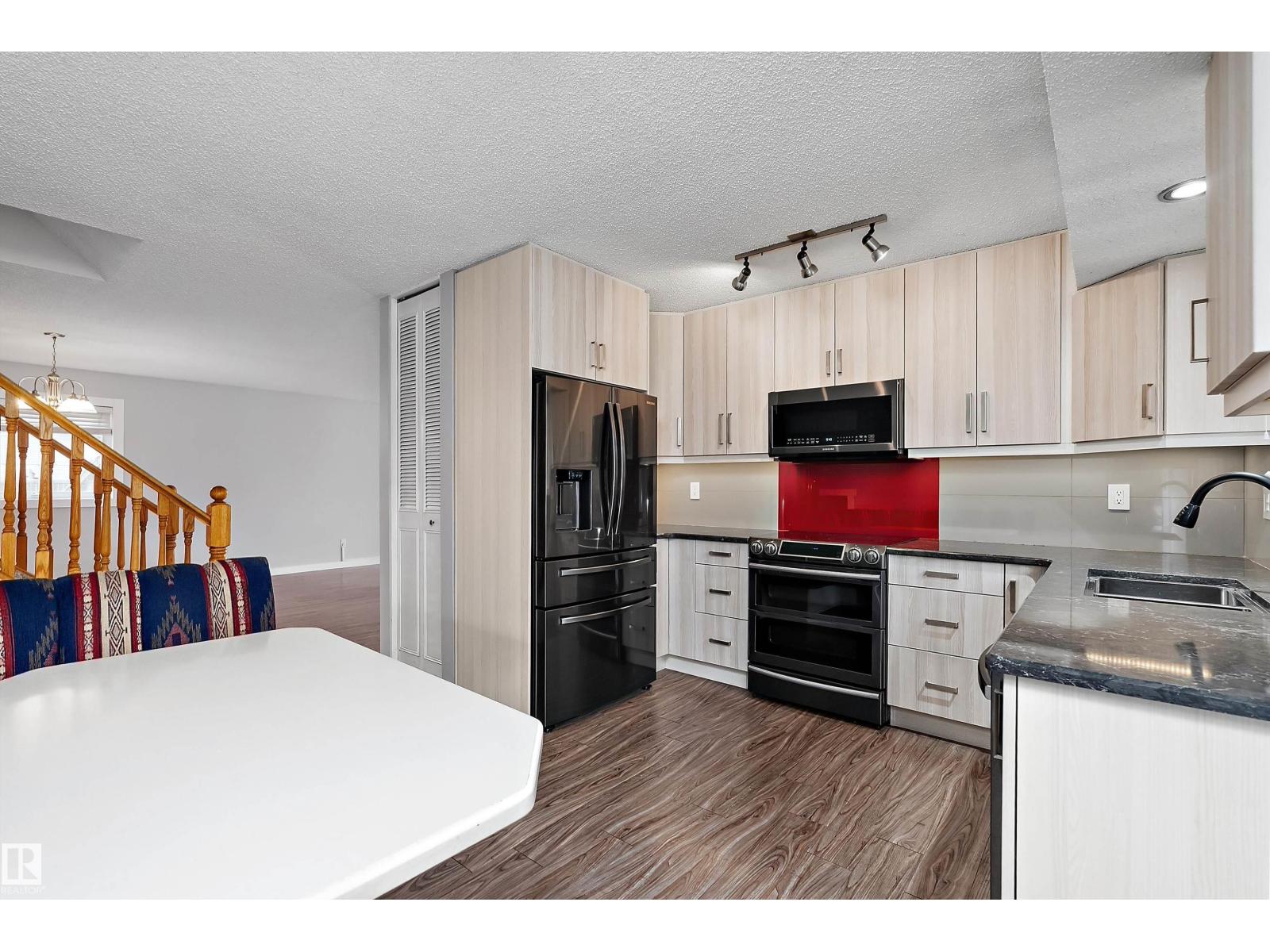 4118 46 St Property Photo 16