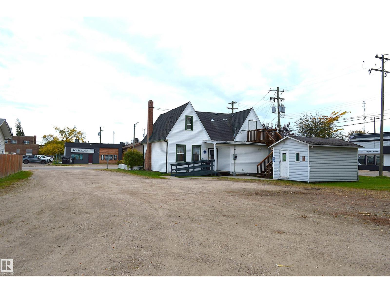 5023 51 Ave Av Property Photo 3