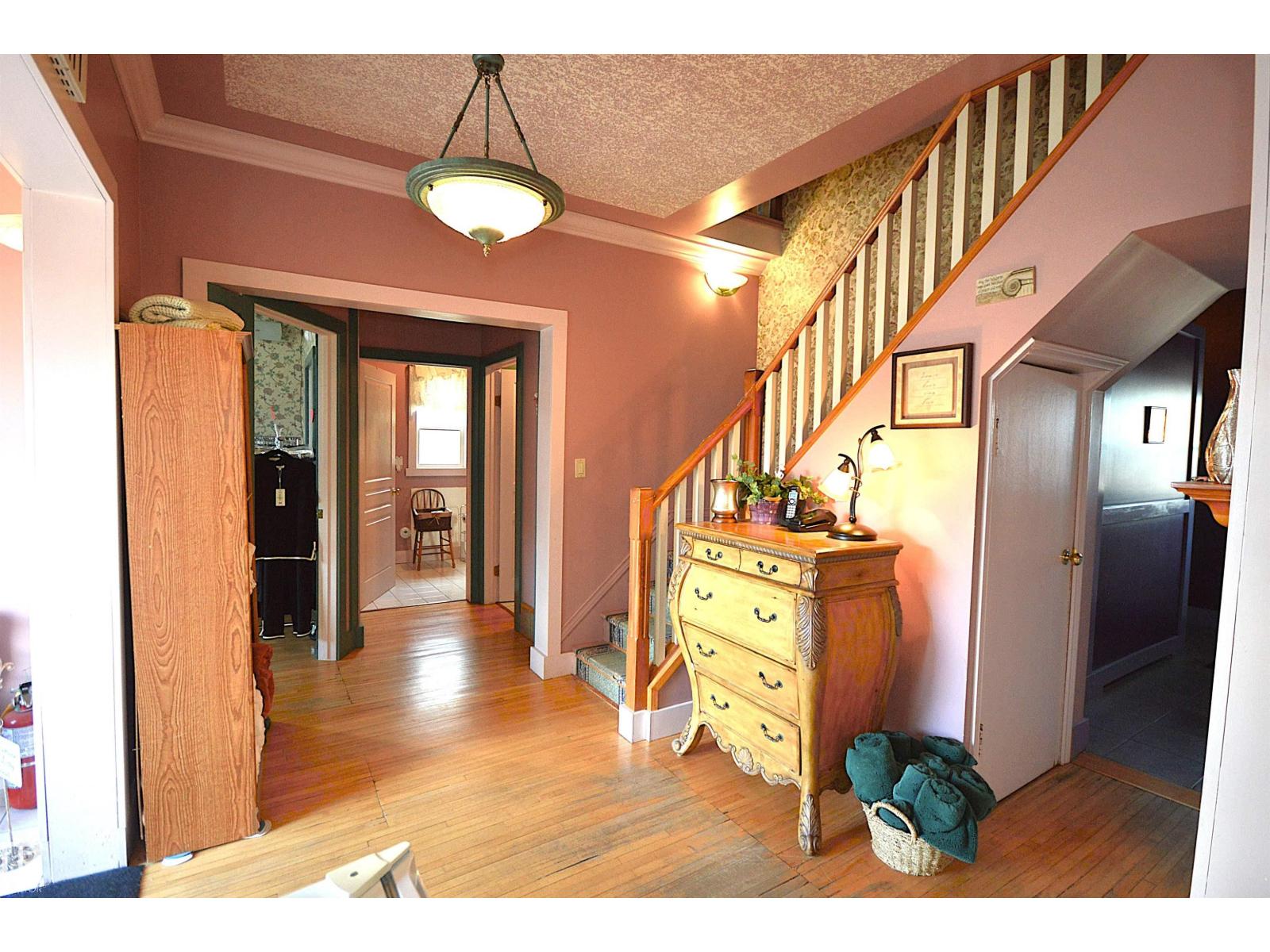 5023 51 Ave Av Property Photo 7