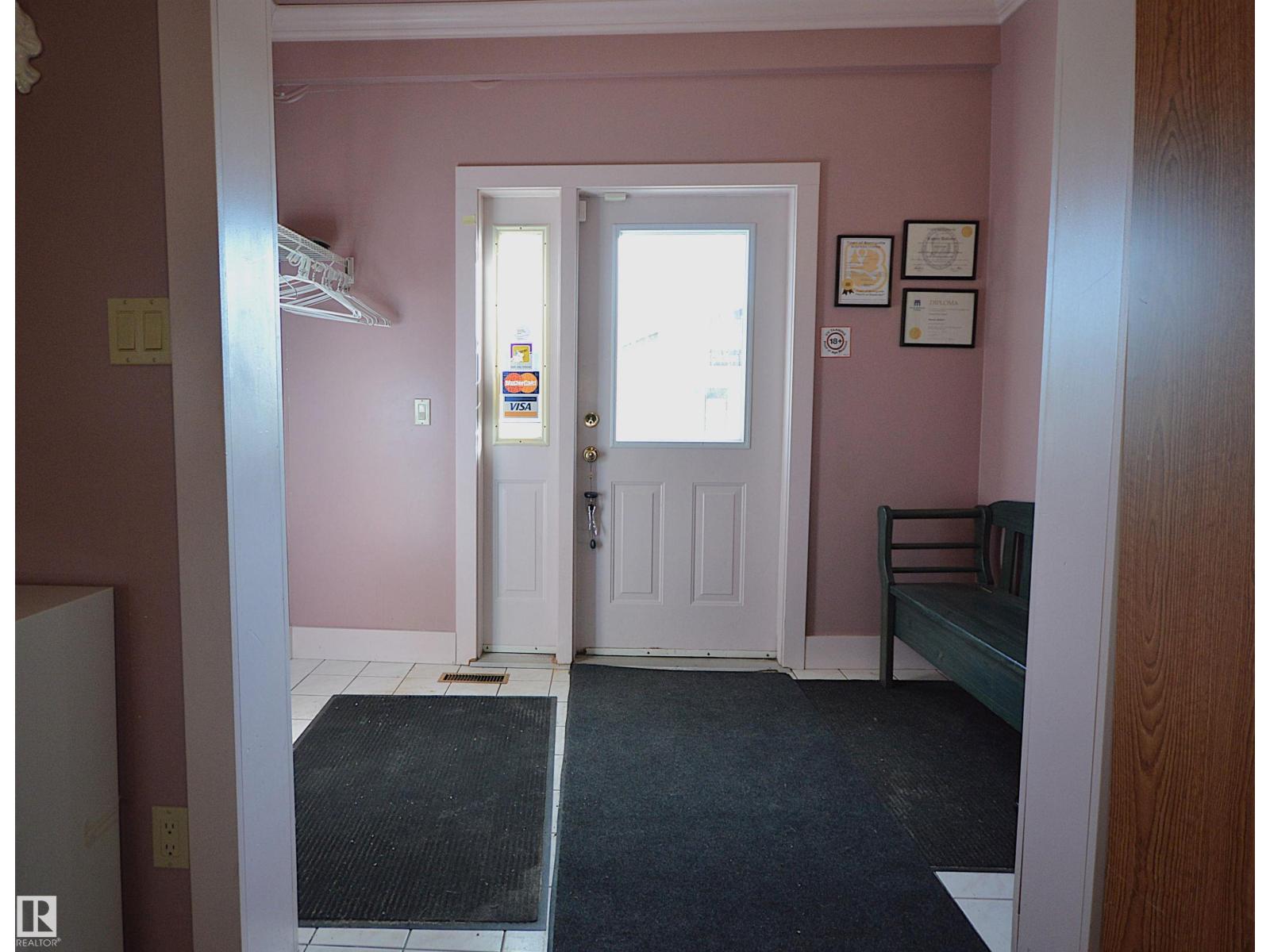 5023 51 Ave Av Property Photo 8