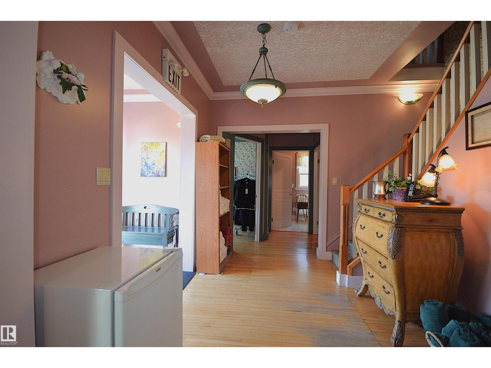5023 51 Ave Av Property Photo 9