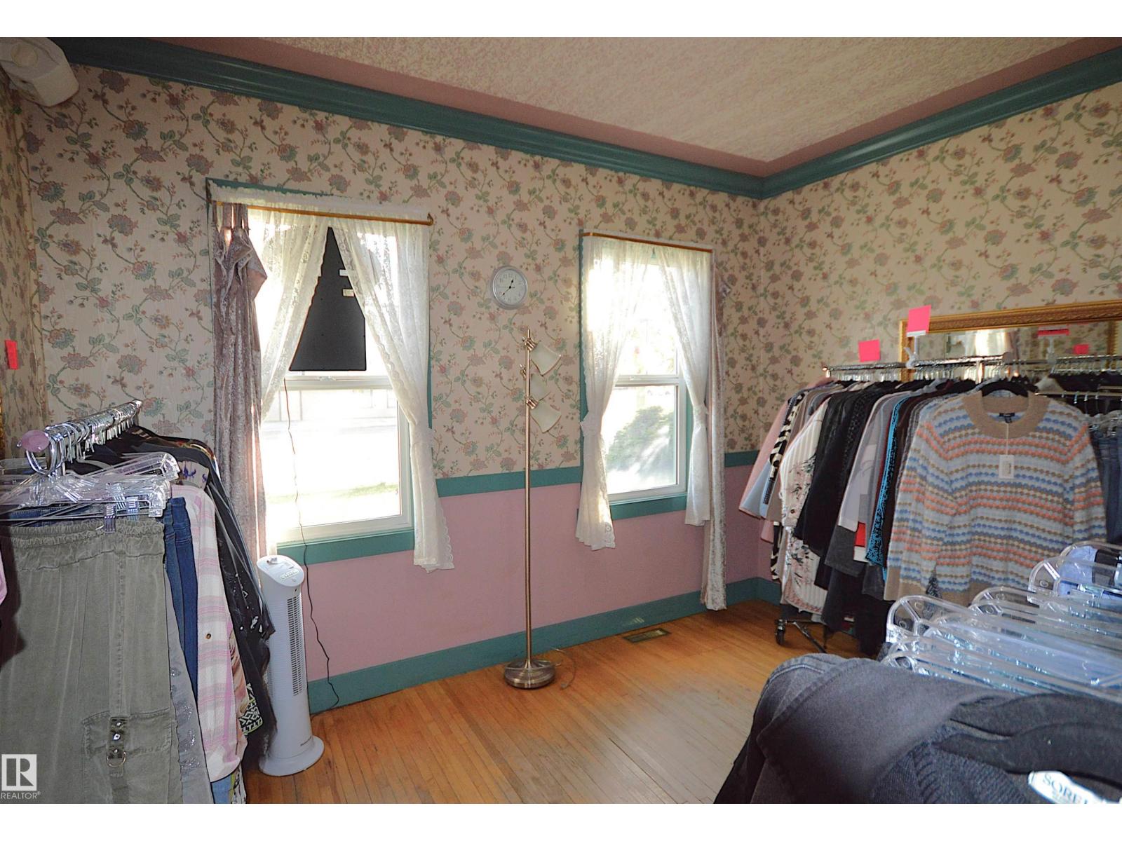 5023 51 Ave Av Property Photo 11